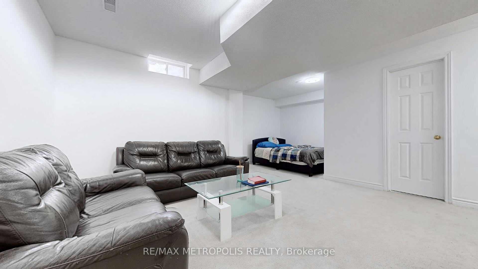 Photo 28 of 31 Hearthstone Crescent, Clarington, Courtice — HOMEH