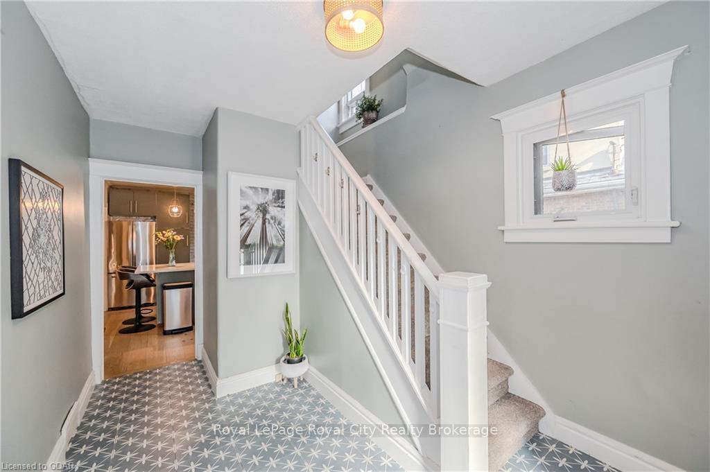 Photo 4 of 39 Raglan Street, Guelph, Junction/Onward Willow — HOMEH