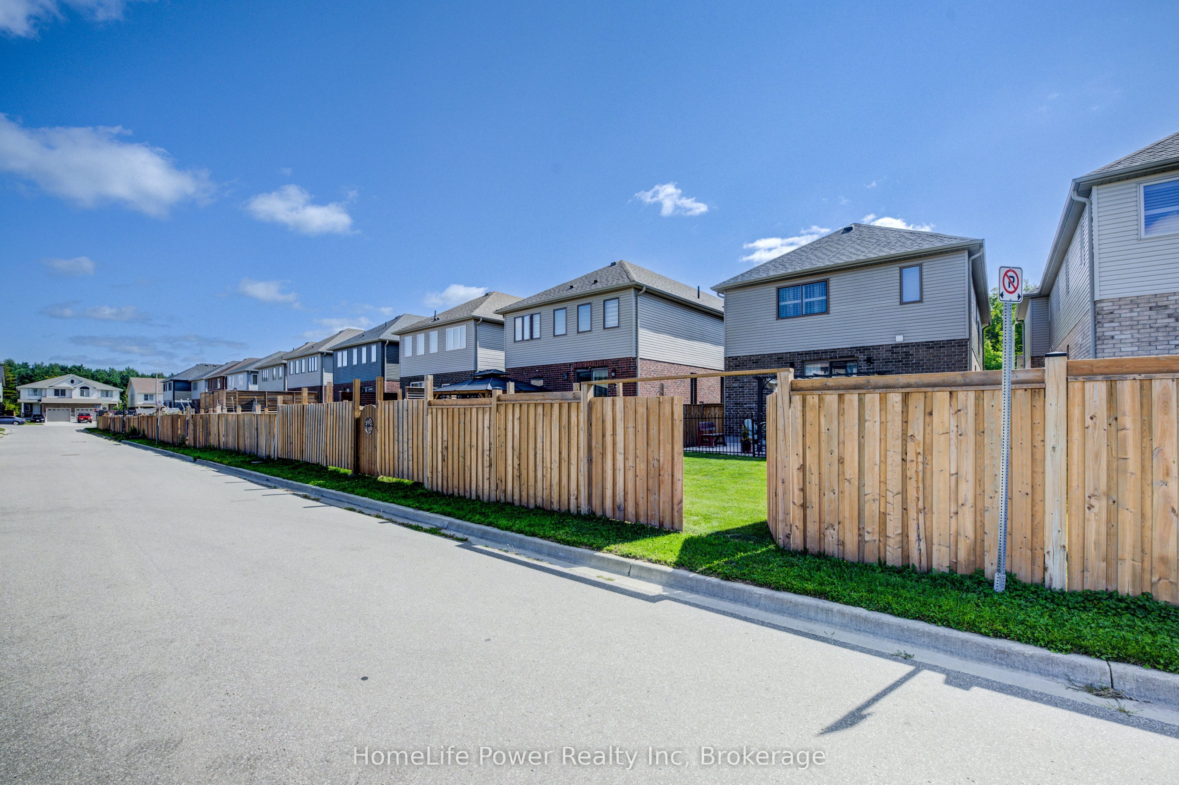 Photo 97 of 113 Dallan Drive, Guelph, Pineridge/Westminster Woods — HOMEH
