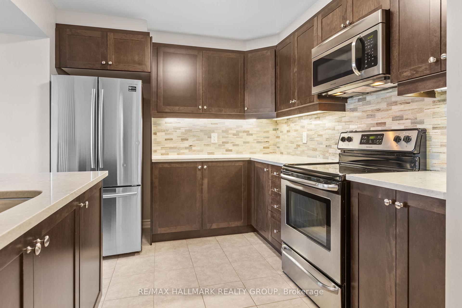 Photo 12 of 463 White Arctic Avenue, Ottawa, Barrhaven - Half Moon Bay — HOMEH