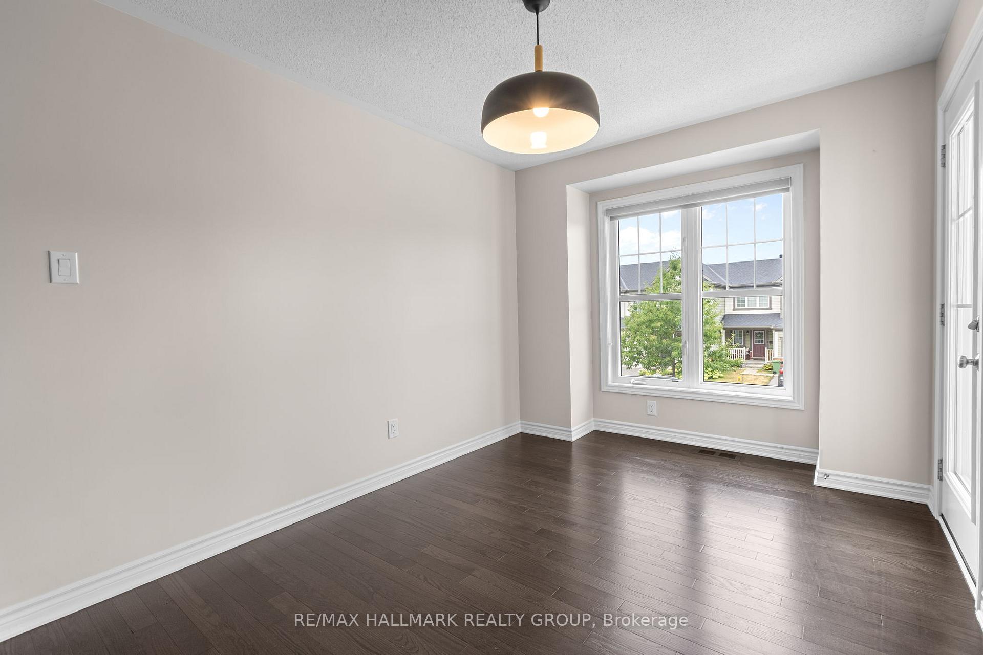 Photo 11 of 463 White Arctic Avenue, Ottawa, Barrhaven - Half Moon Bay — HOMEH