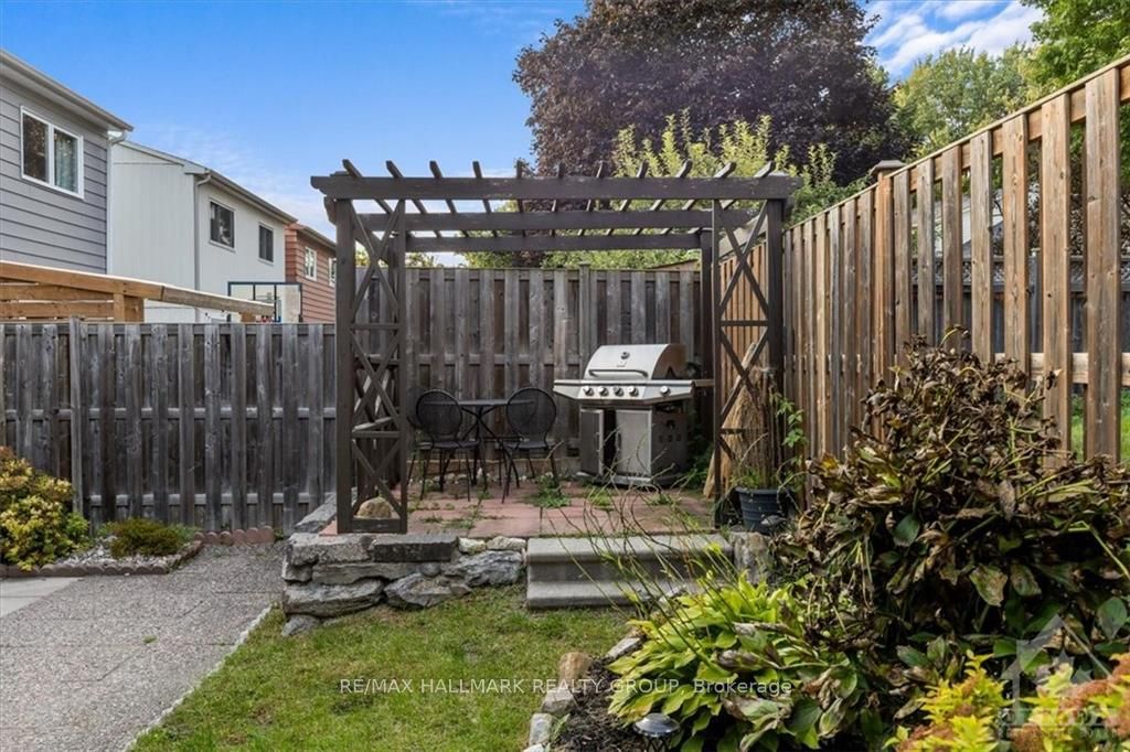 Photo 26 of 31 Equestrian Drive, Ottawa, Kanata - Bridlewood — HOMEH