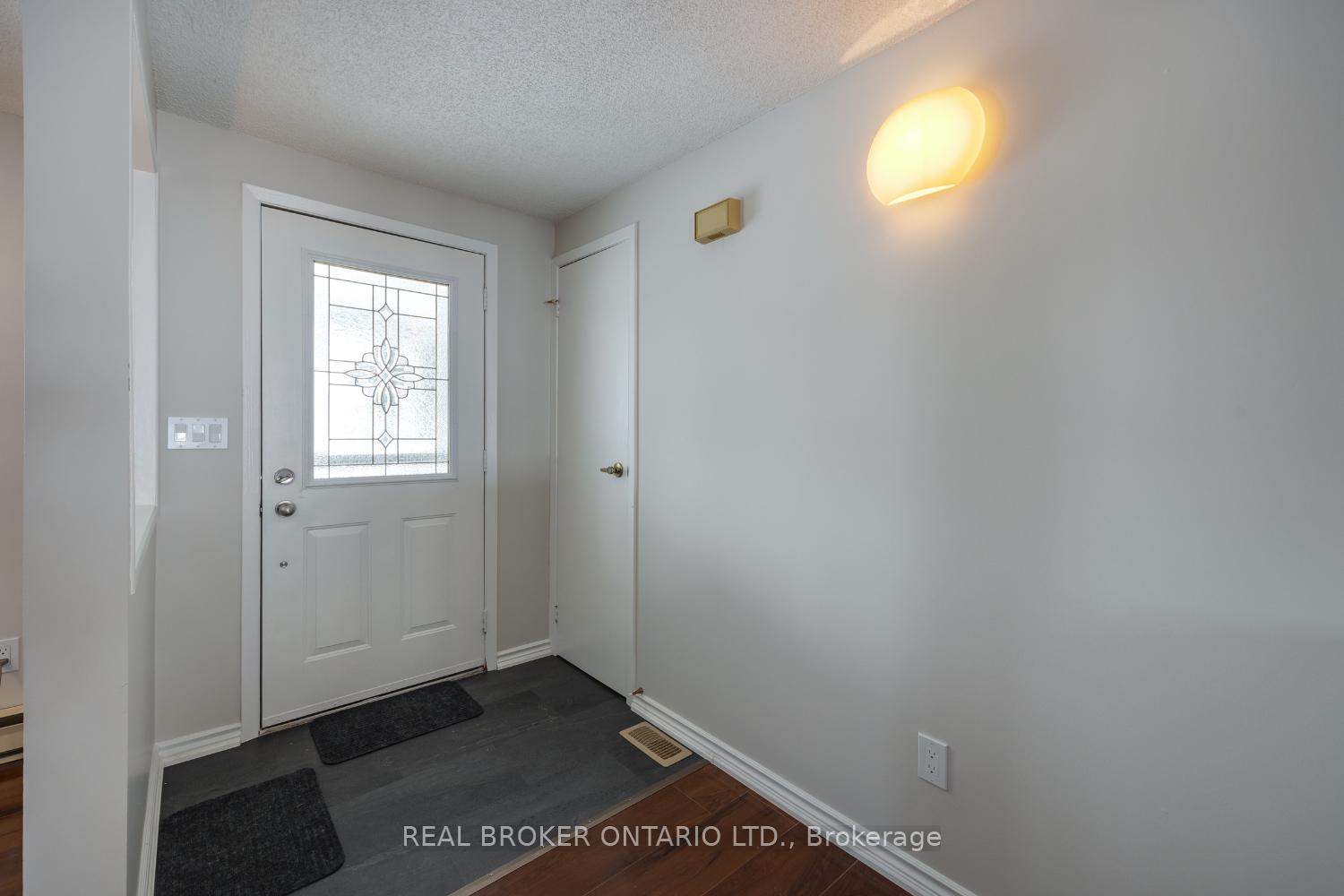 Photo 5 of 232 Wilmot Trail, Clarington, Bowmanville — HOMEH