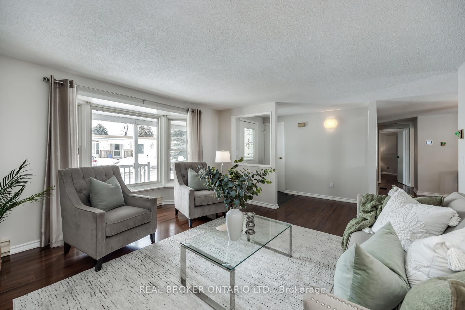 Photo 7 of 232 Wilmot Trail, Clarington, Bowmanville — HOMEH