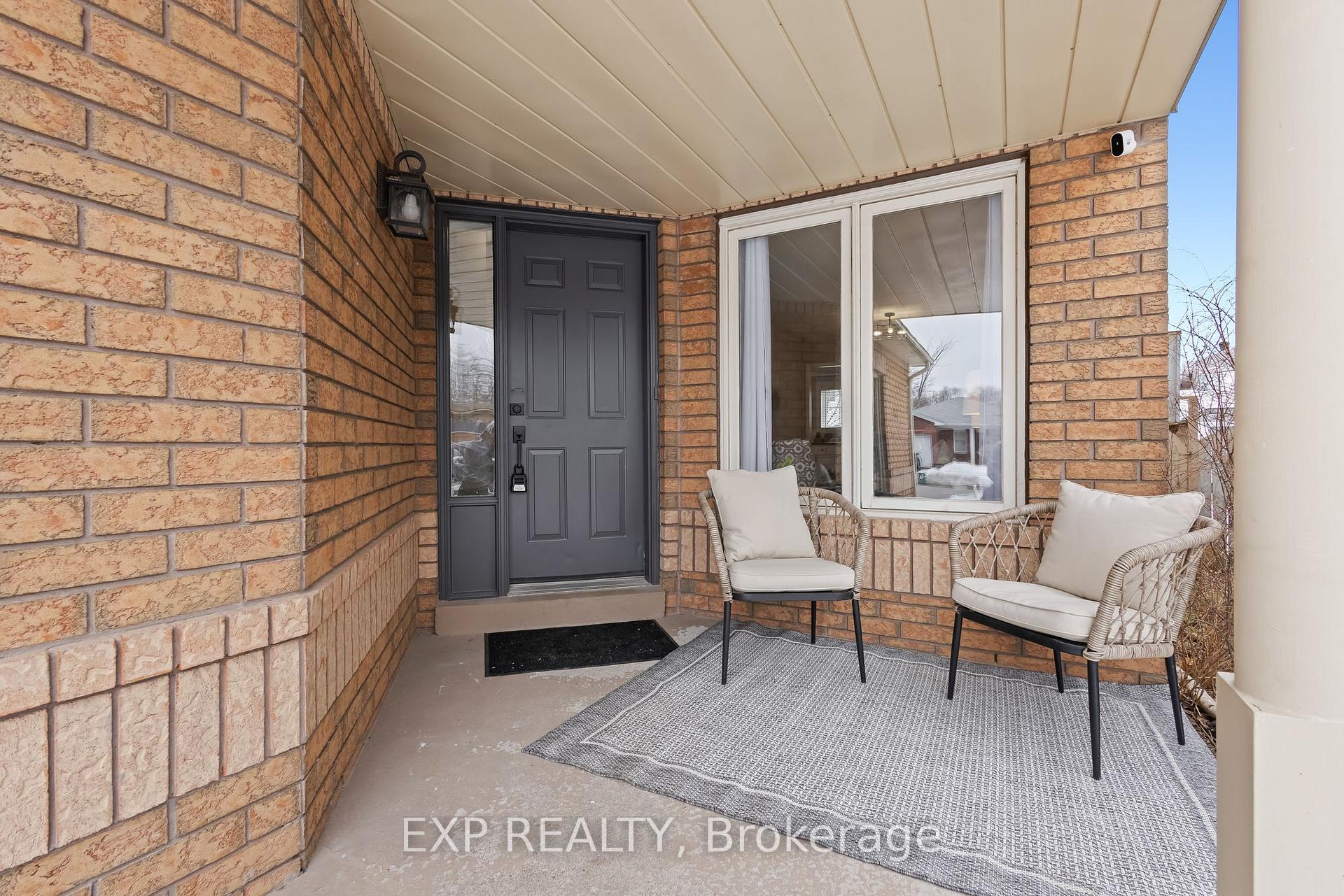Photo 3 of 23 John Walter Crescent, Clarington, Courtice — HOMEH