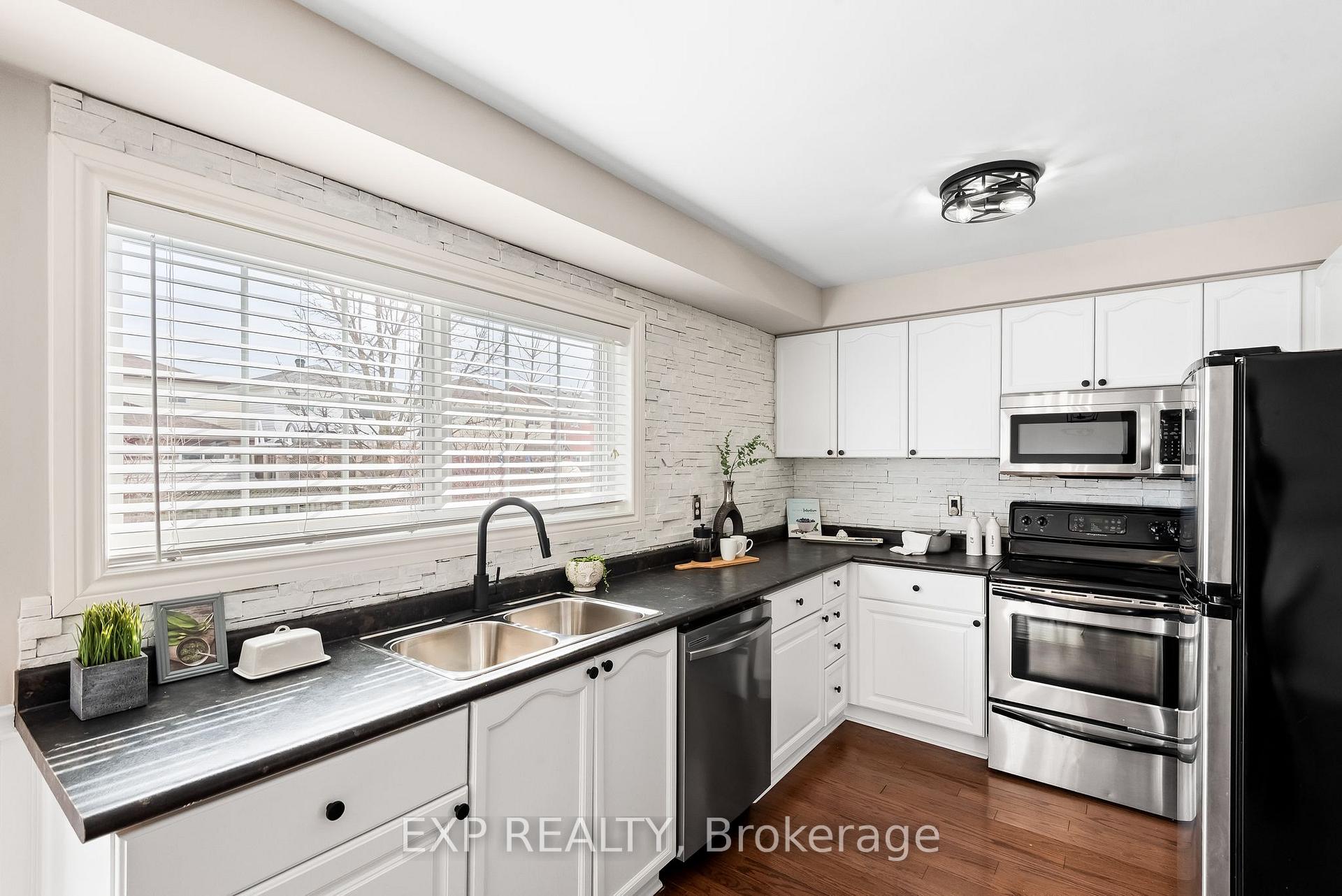 Photo 11 of 23 John Walter Crescent, Clarington, Courtice — HOMEH