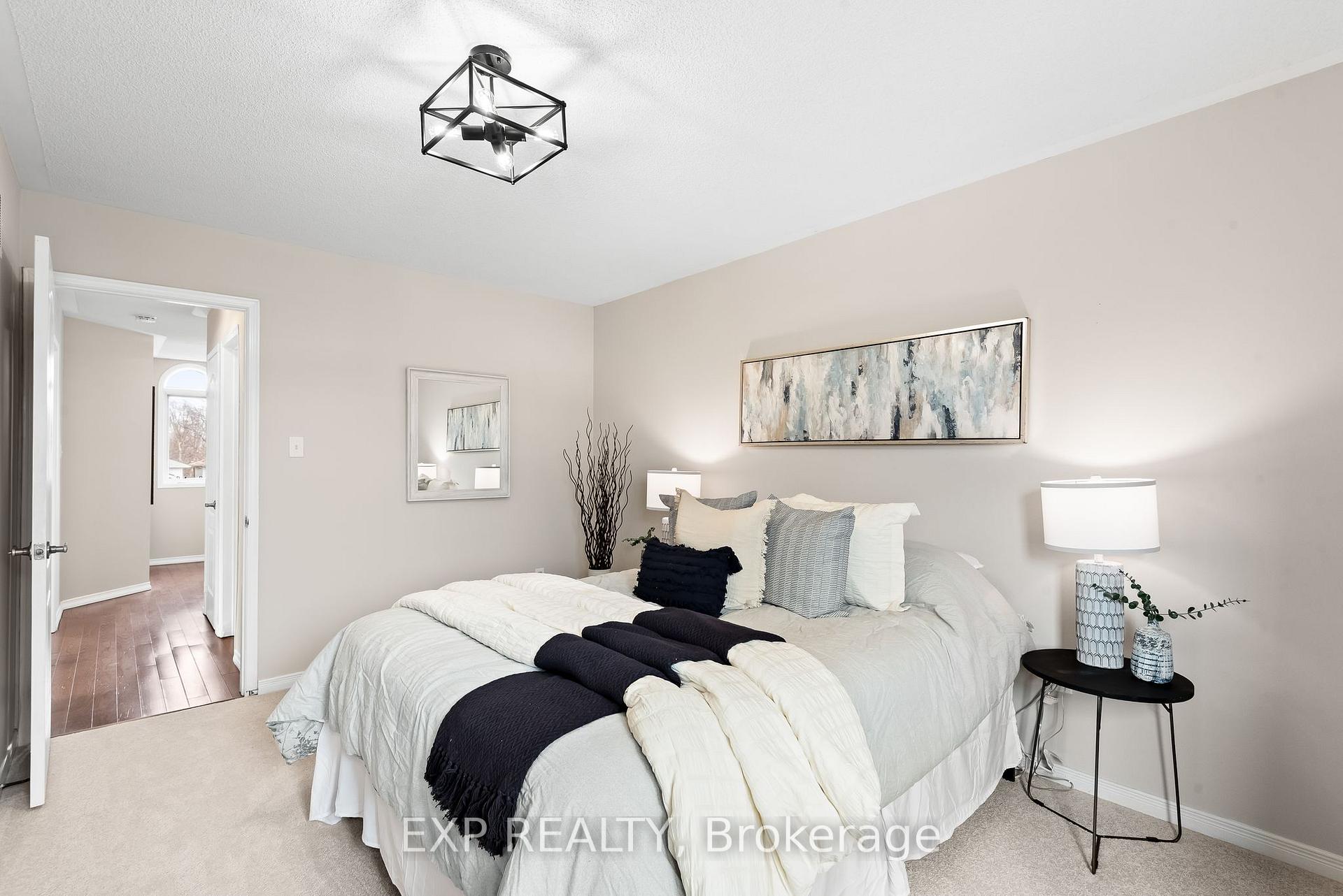 Photo 24 of 23 John Walter Crescent, Clarington, Courtice — HOMEH