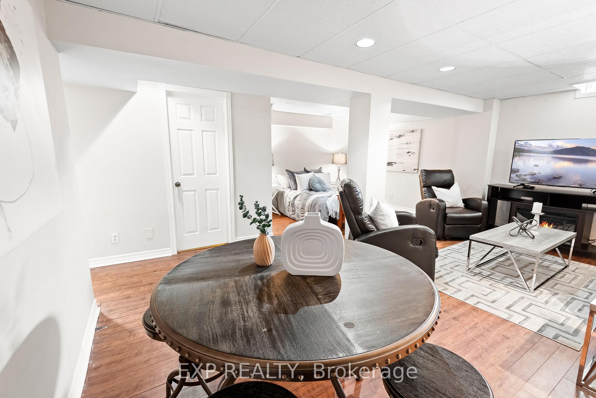 Photo 39 of 23 John Walter Crescent, Clarington, Courtice — HOMEH