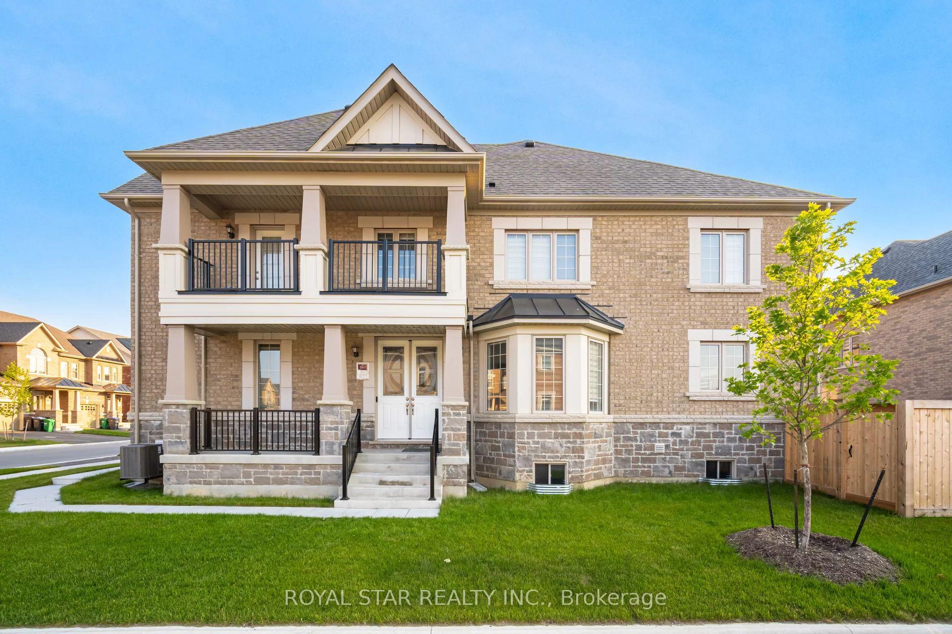 Front of Unit Upper, 1 Bushwood Trail