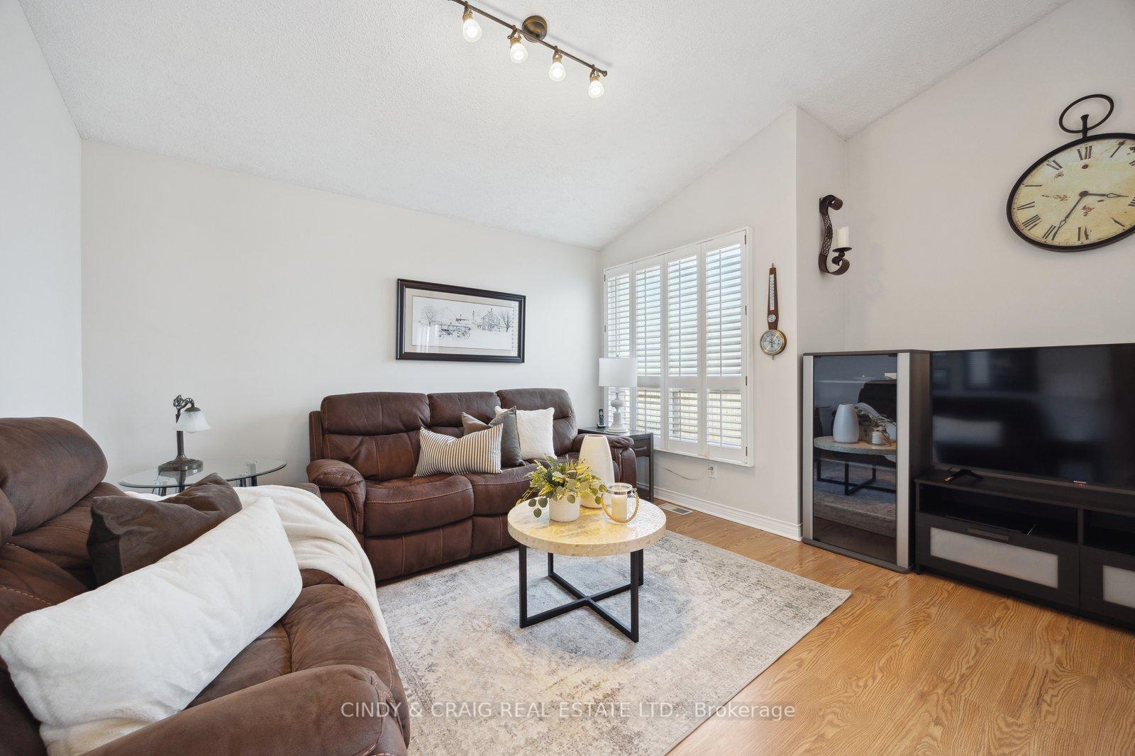 Photo 10 of 47 Granville Drive, Clarington, Courtice — HOMEH