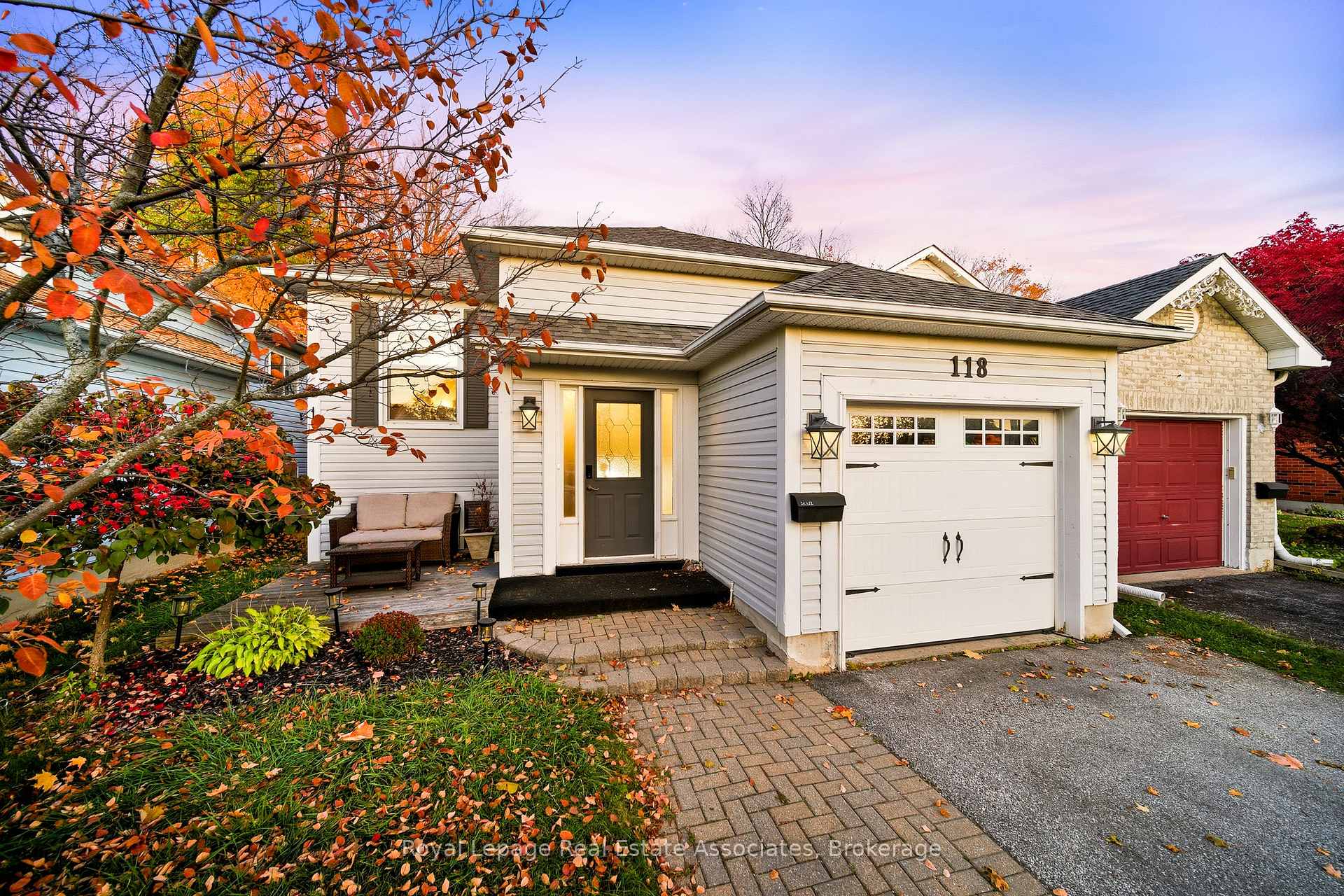 Photo 3 of 118 Copeman Crescent, Barrie, Painswick North — HOMEH