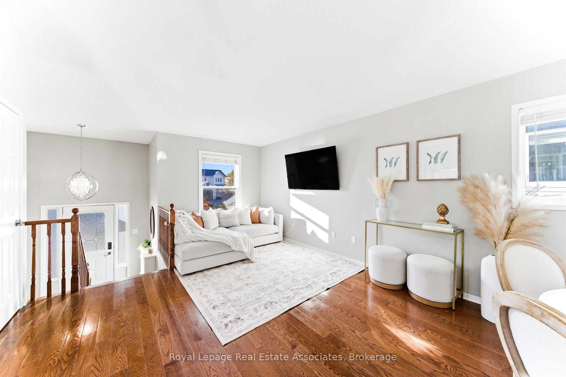 Photo 6 of 118 Copeman Crescent, Barrie, Painswick North — HOMEH