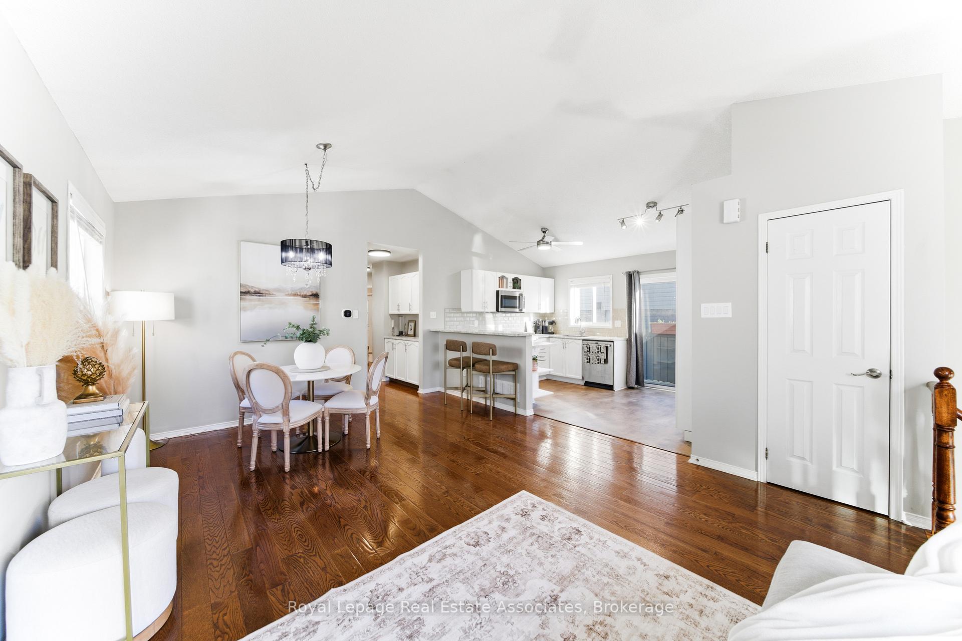 Photo 8 of 118 Copeman Crescent, Barrie, Painswick North — HOMEH