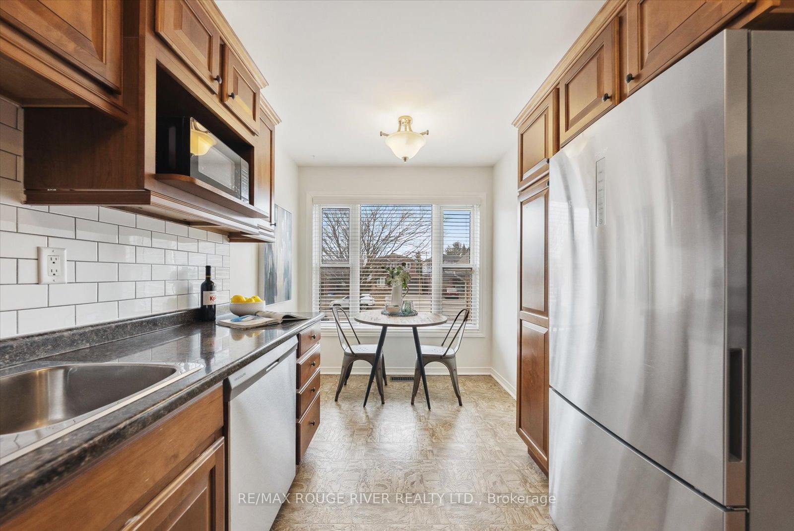 Photo 7 of 6 Fenwick Avenue, Clarington, Bowmanville — HOMEH