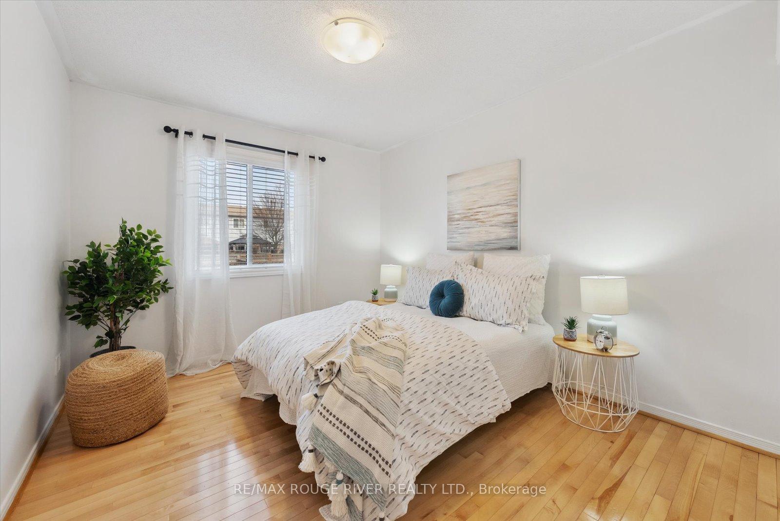 Photo 9 of 6 Fenwick Avenue, Clarington, Bowmanville — HOMEH