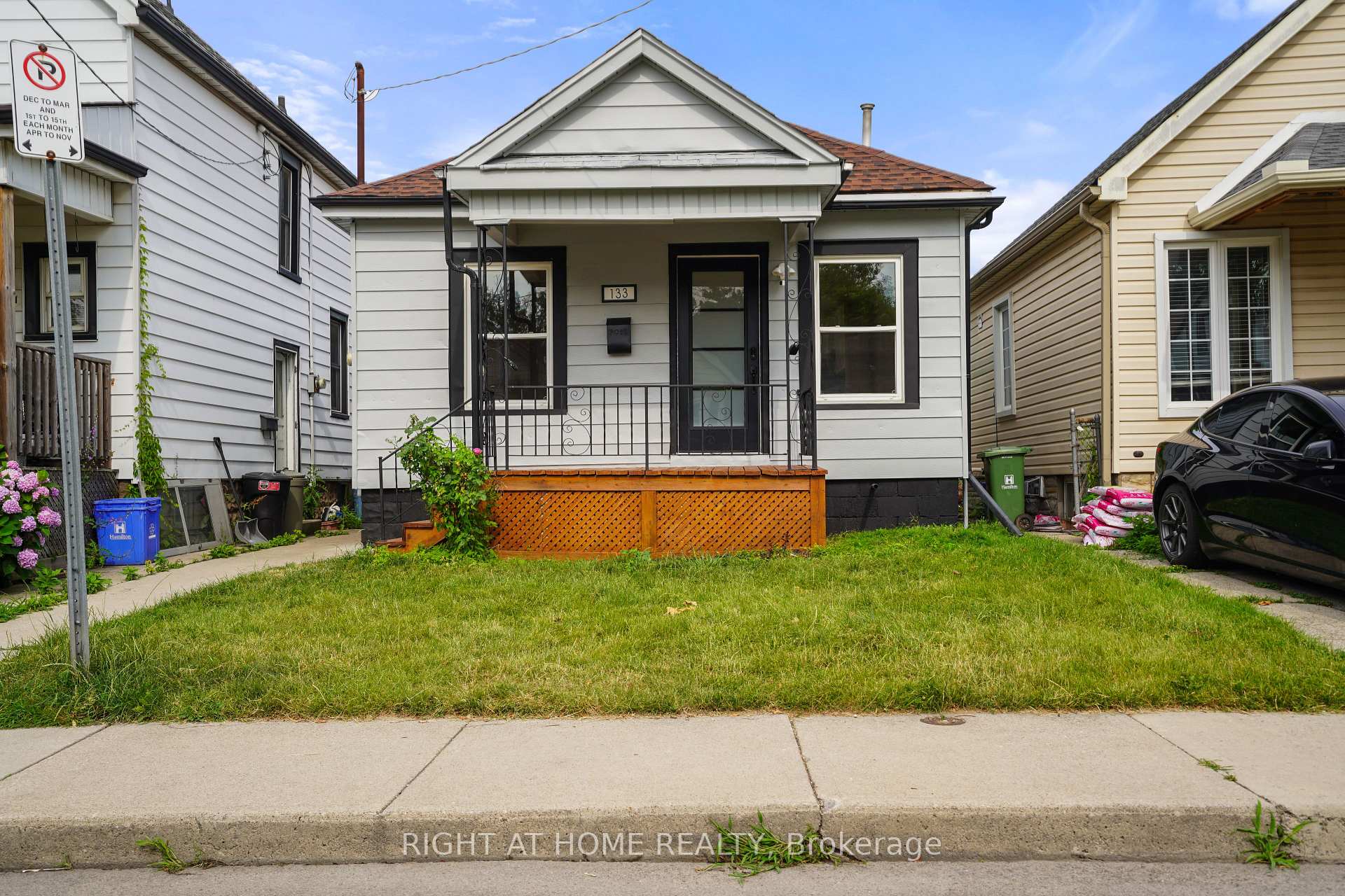 Front of 133 Barons Avenue N