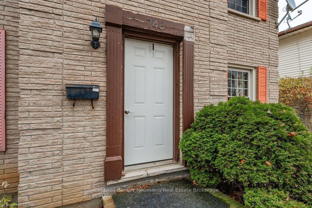 Photo 2 of 748 Scottsdale Dr, Guelph, Kortright West — HOMEH