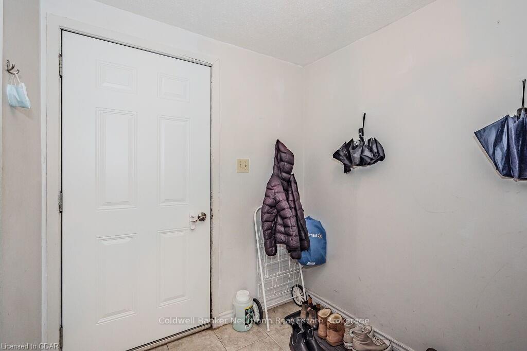 Photo 3 of 748 Scottsdale Dr, Guelph, Kortright West — HOMEH