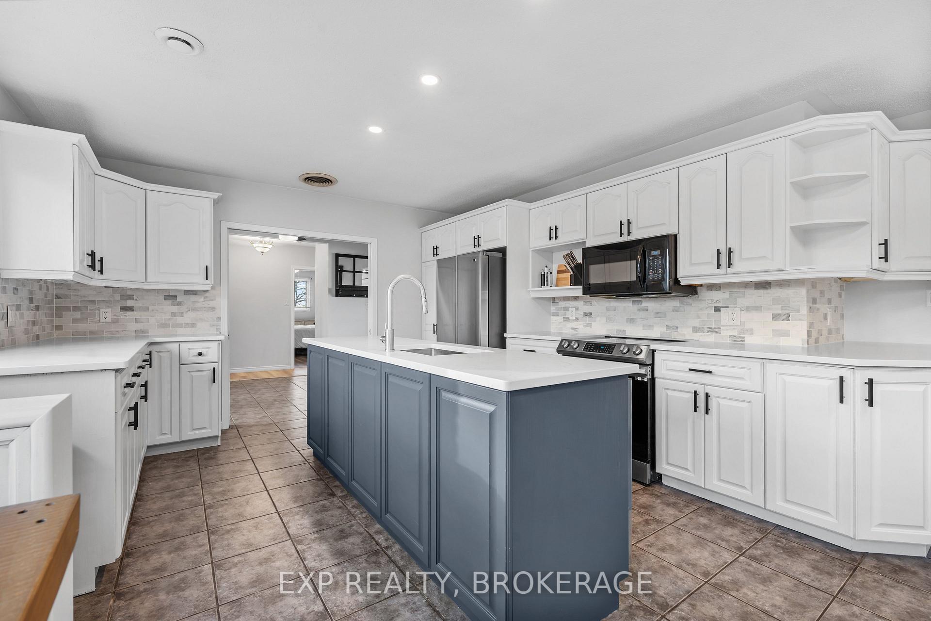 Photo 15 of 4277 Maple Drive, Frontenac, Frontenac South — HOMEH