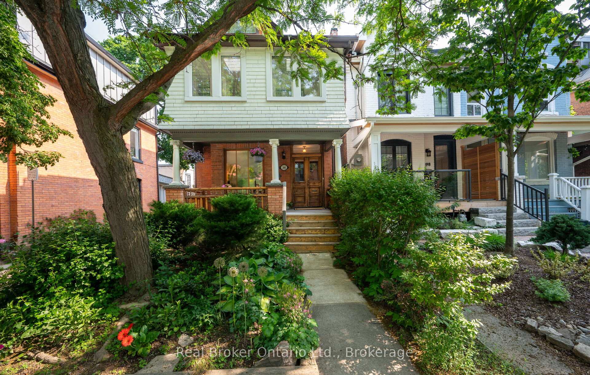 Front of 300 Charlton Avenue W
