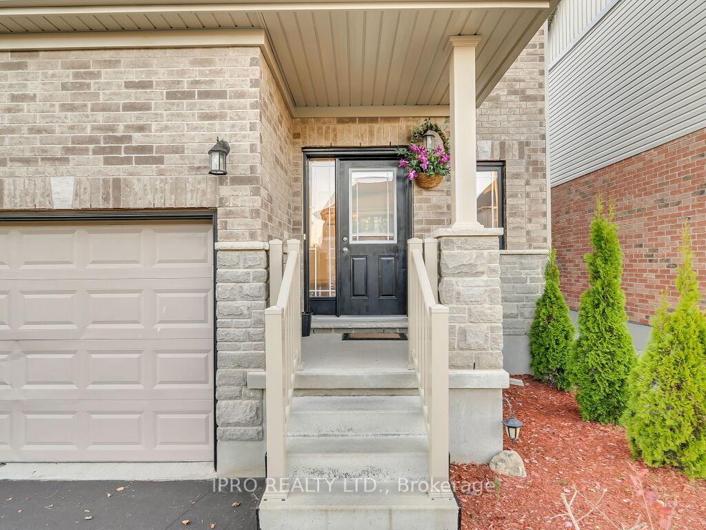 Photo 3 of 188 Ambrous Crescent, Guelph, Kortright East — HOMEH