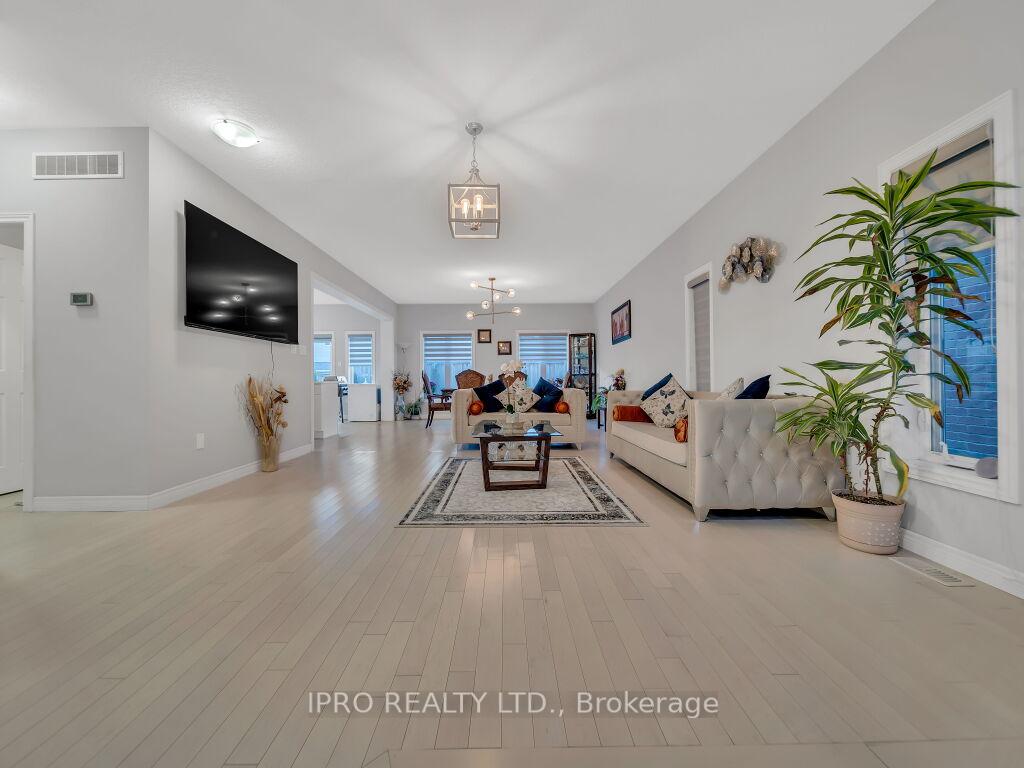 Photo 6 of 188 Ambrous Crescent, Guelph, Kortright East — HOMEH