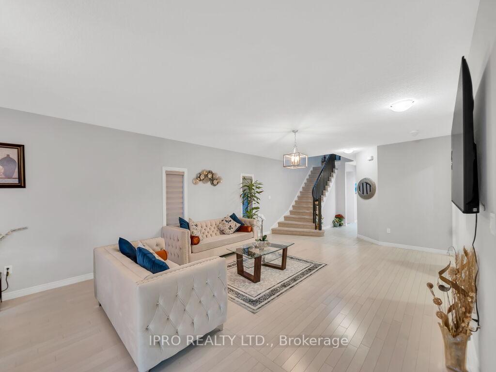 Photo 8 of 188 Ambrous Crescent, Guelph, Kortright East — HOMEH
