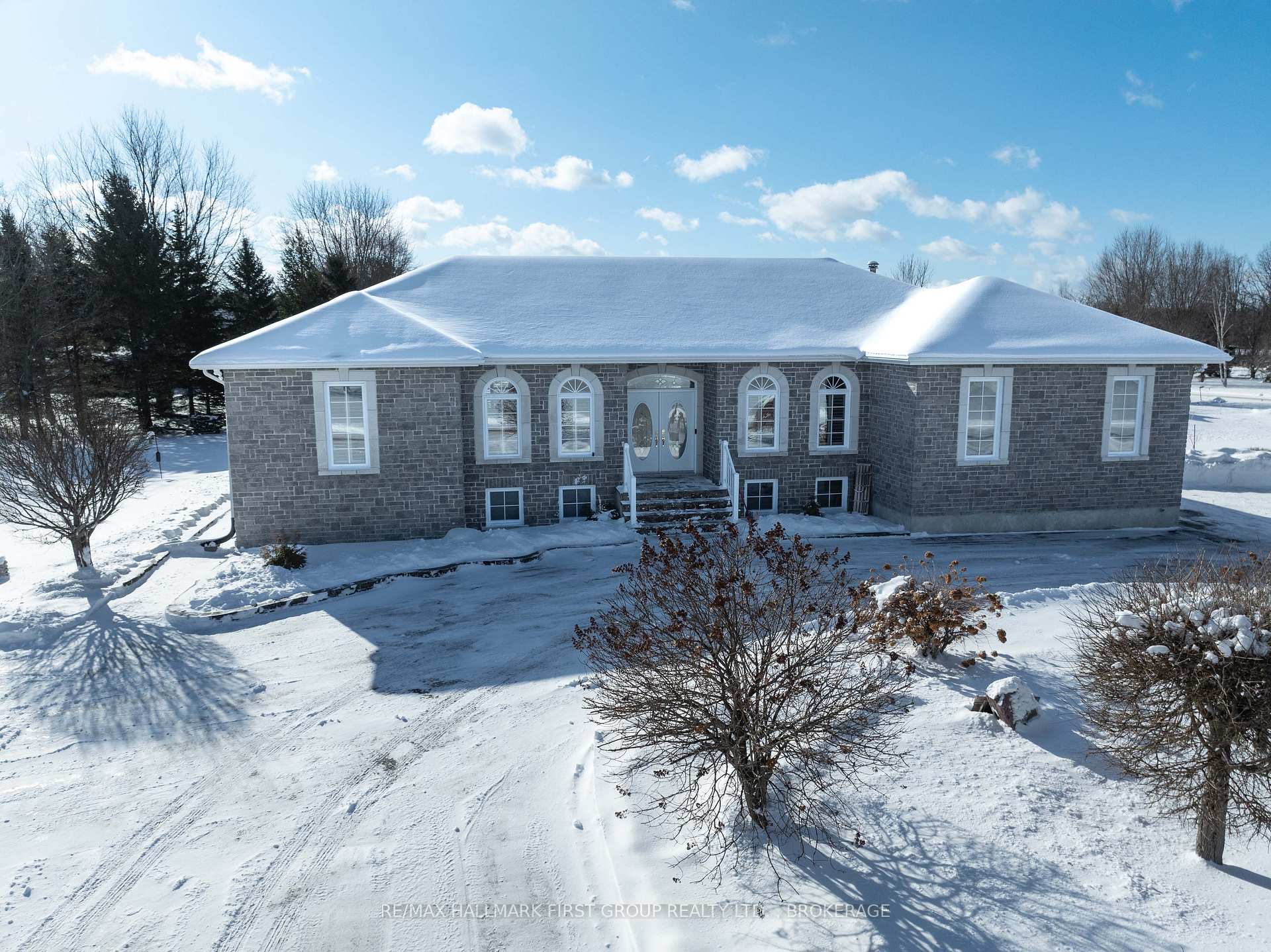 Photo 2 of 4479 Ashwood Drive, Frontenac, Frontenac South — HOMEH