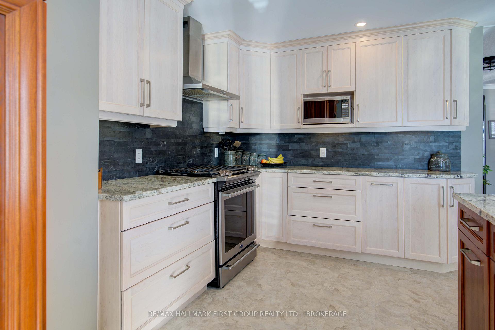 Photo 16 of 4479 Ashwood Drive, Frontenac, Frontenac South — HOMEH