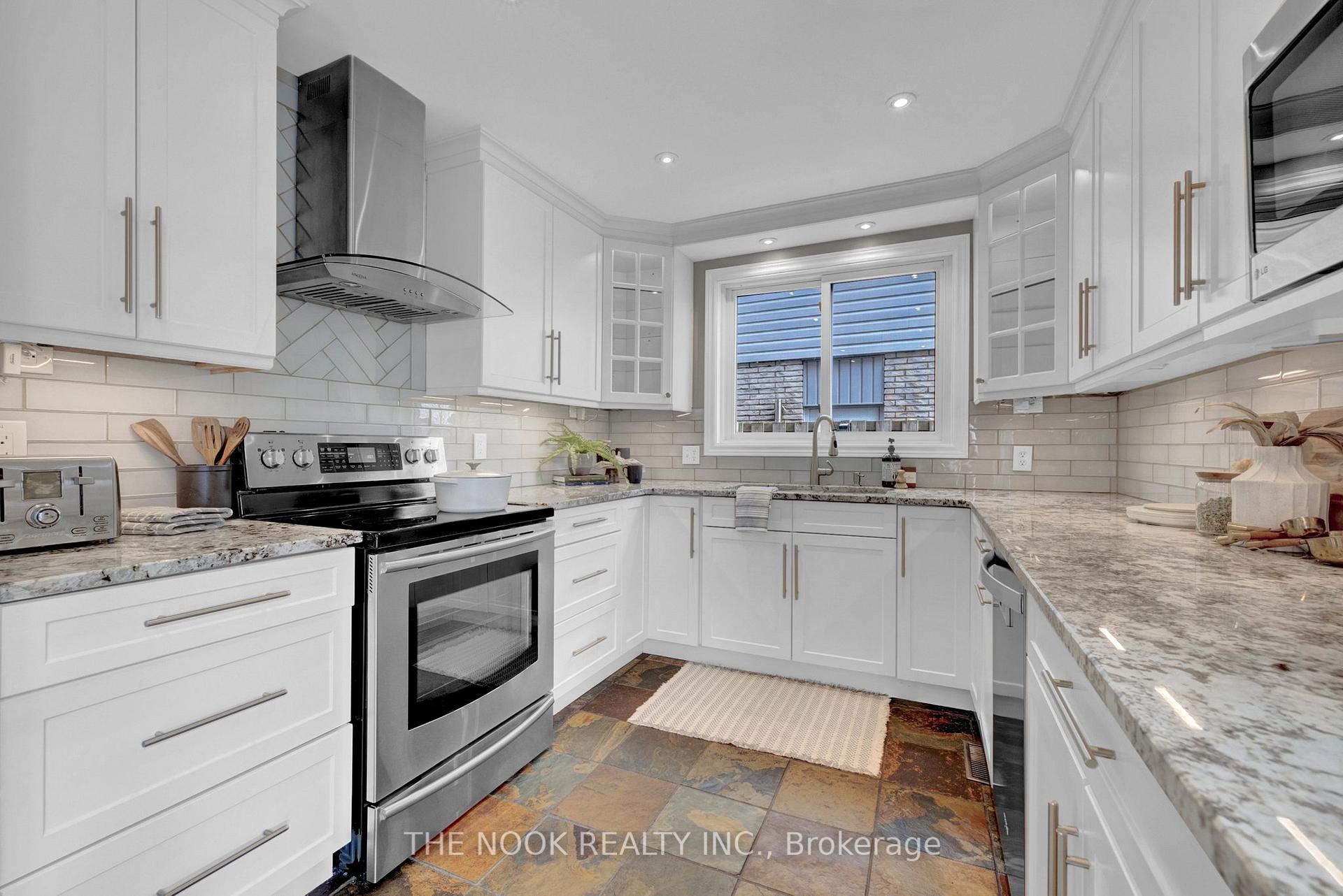 Photo 13 of 15 Holgate Crescent, Clarington, Bowmanville — HOMEH