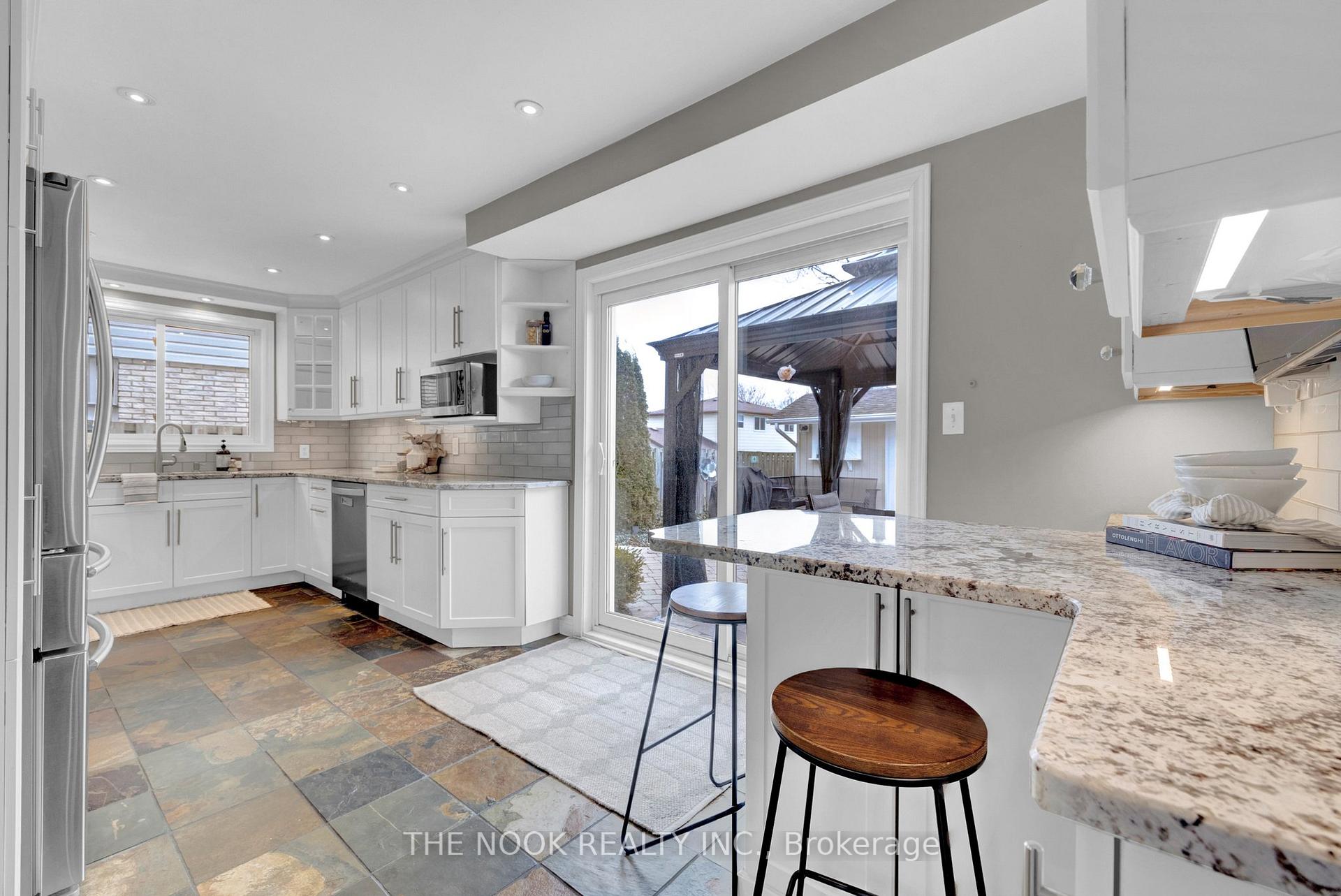 Photo 16 of 15 Holgate Crescent, Clarington, Bowmanville — HOMEH