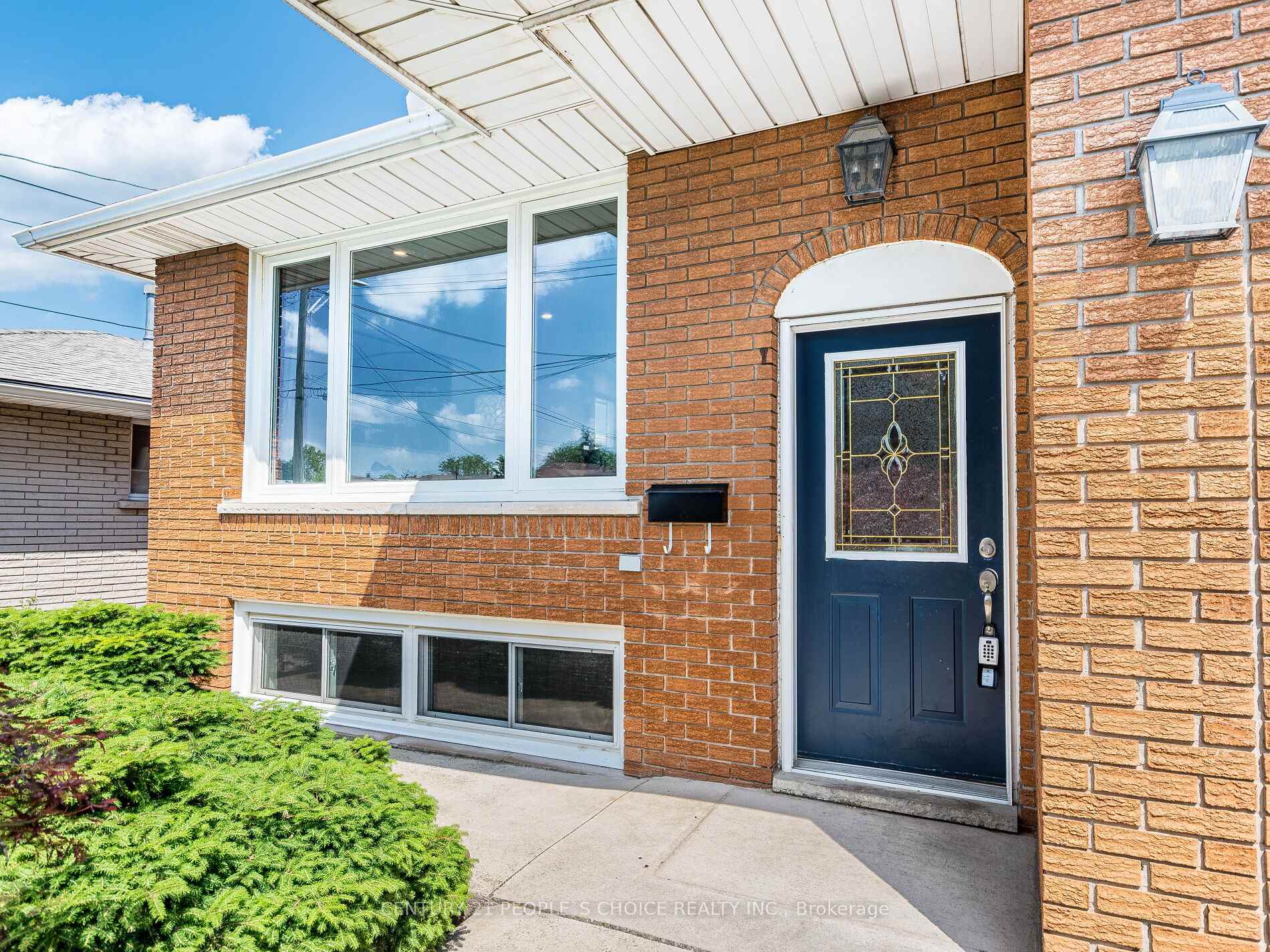 Photo 2 of 237 Highridge Avenue, Hamilton, Riverdale — HOMEH