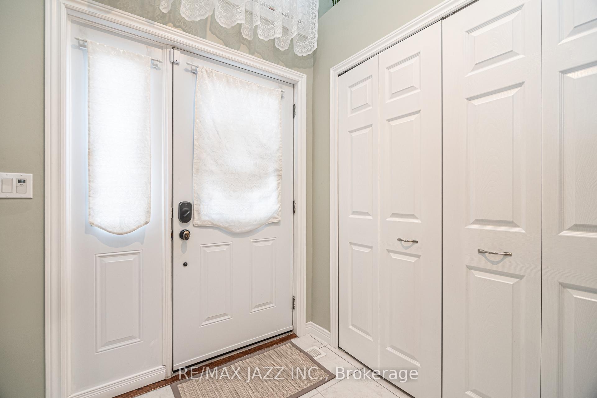 Photo 2 of 139 West Side Drive, Clarington, Bowmanville — HOMEH