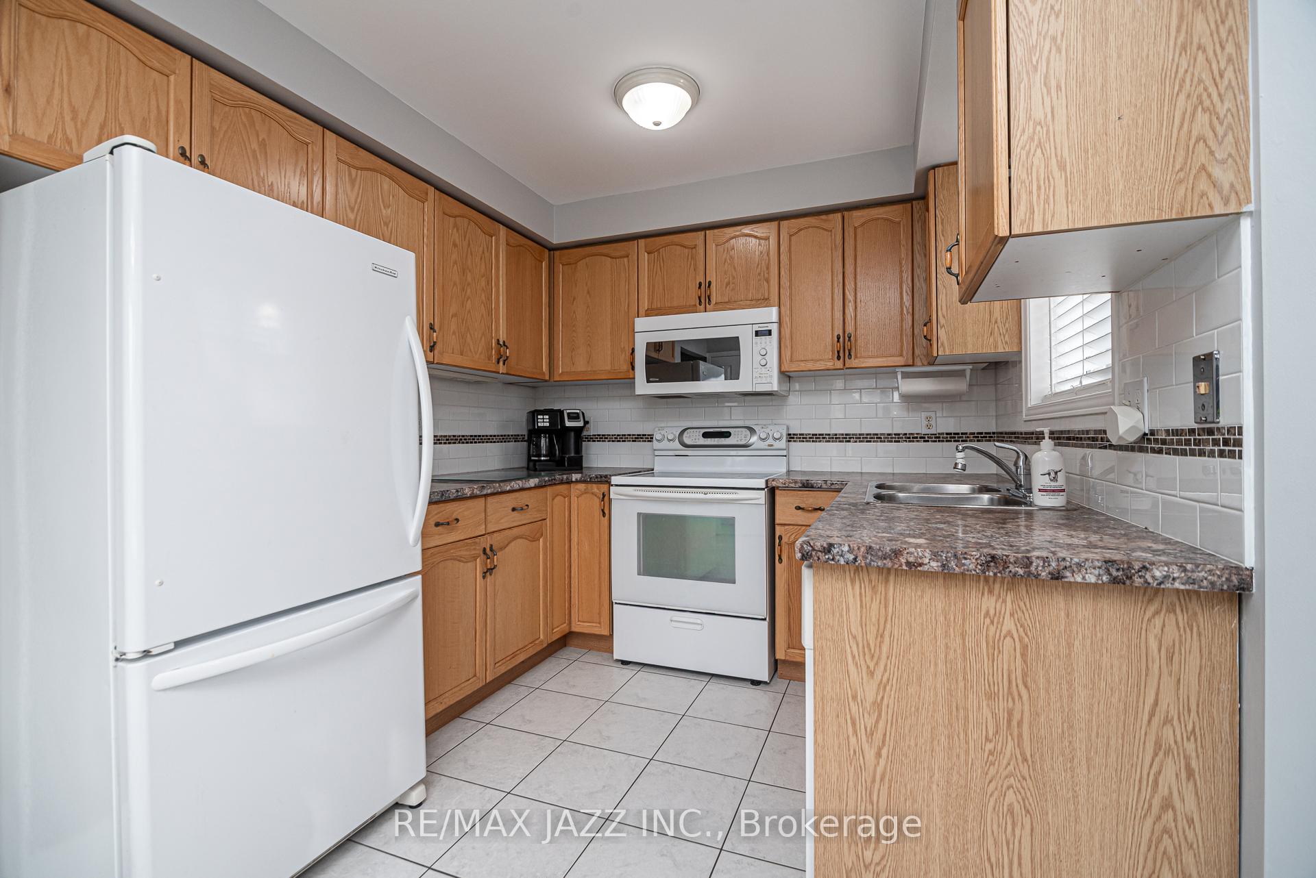 Photo 7 of 139 West Side Drive, Clarington, Bowmanville — HOMEH