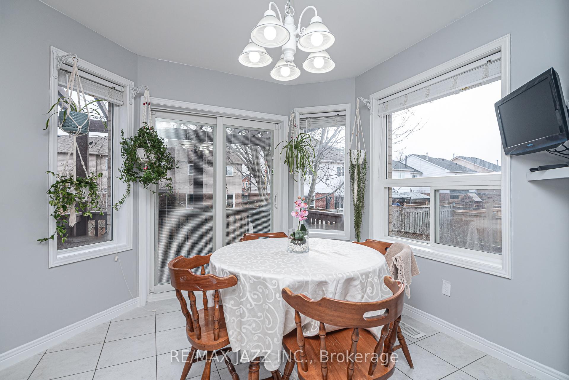 Photo 8 of 139 West Side Drive, Clarington, Bowmanville — HOMEH