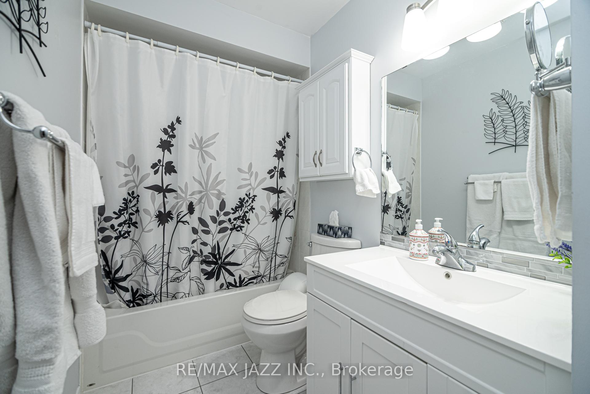 Photo 11 of 139 West Side Drive, Clarington, Bowmanville — HOMEH