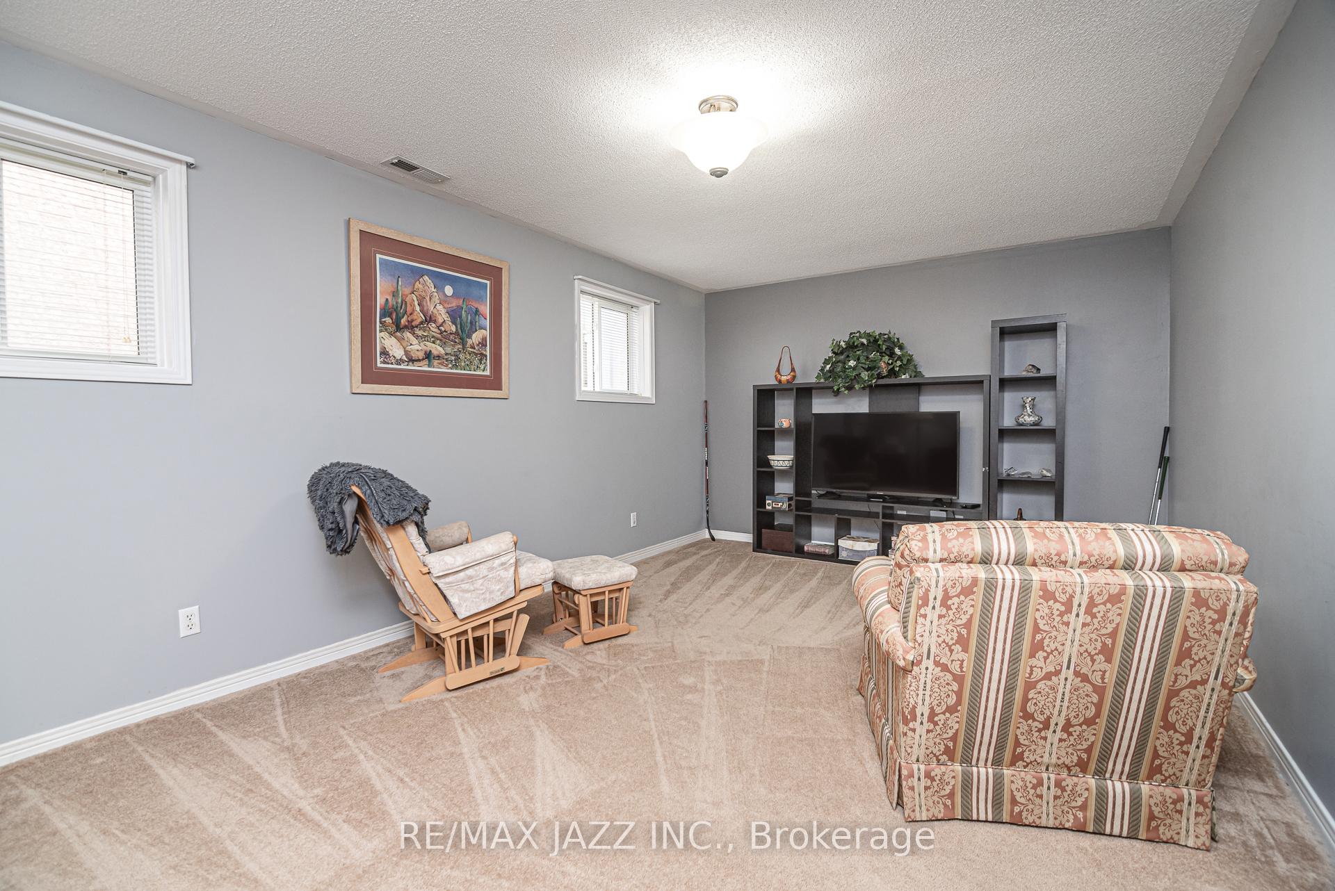 Photo 12 of 139 West Side Drive, Clarington, Bowmanville — HOMEH