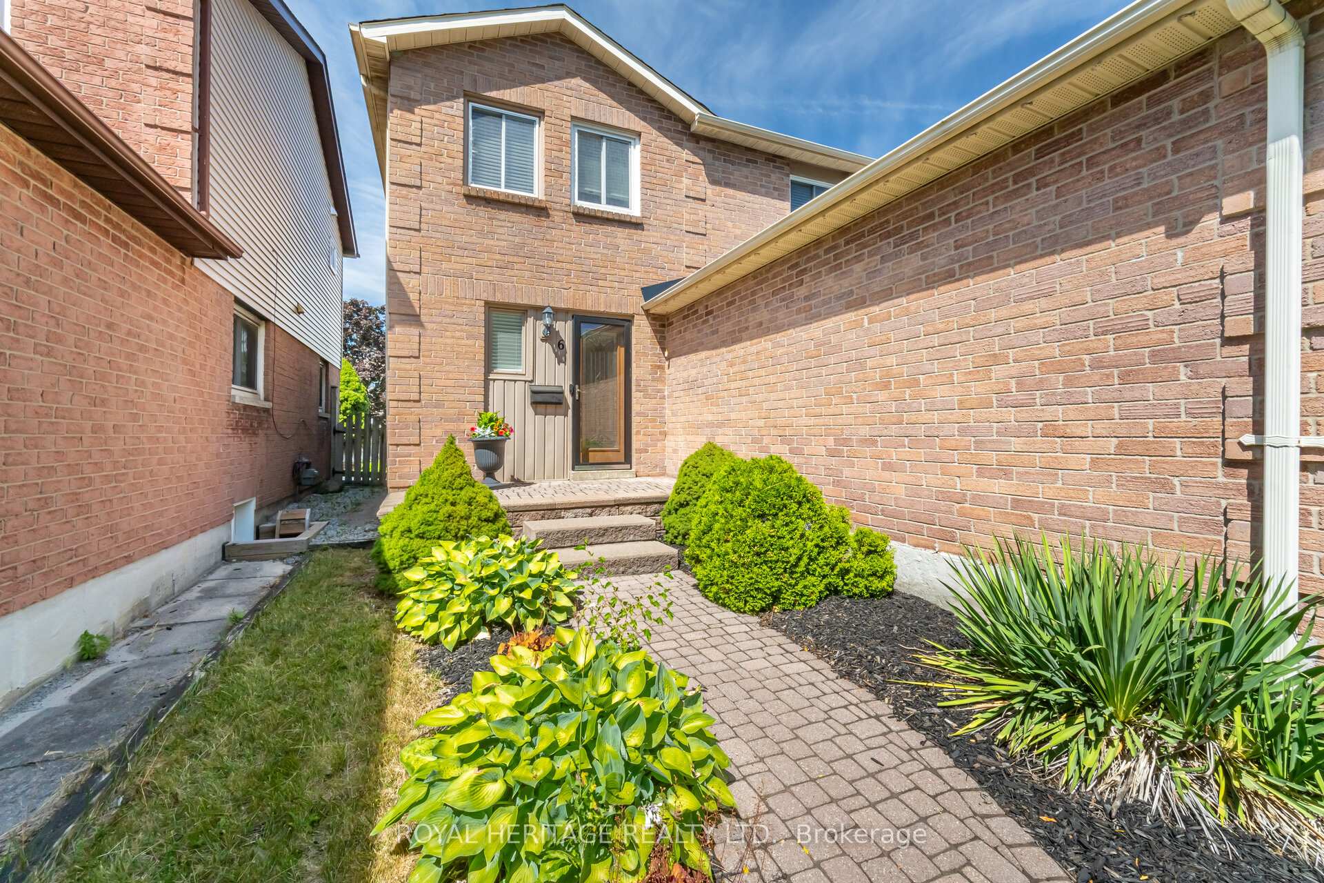 Photo 4 of 6 Field Crescent, Ajax, Central East — HOMEH