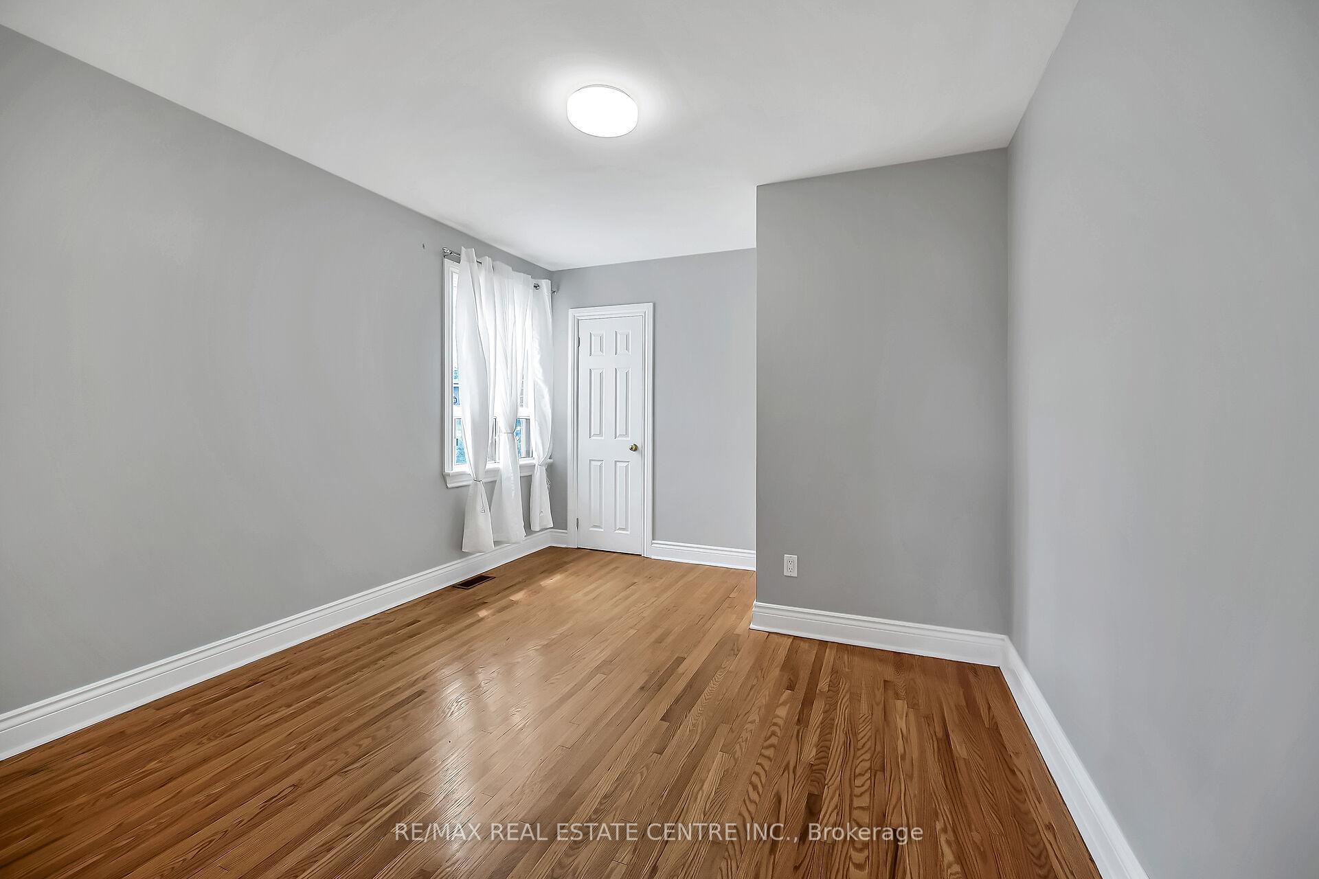 Photo 7 of 169 Pottruff Road S, Hamilton, Greenford — HOMEH