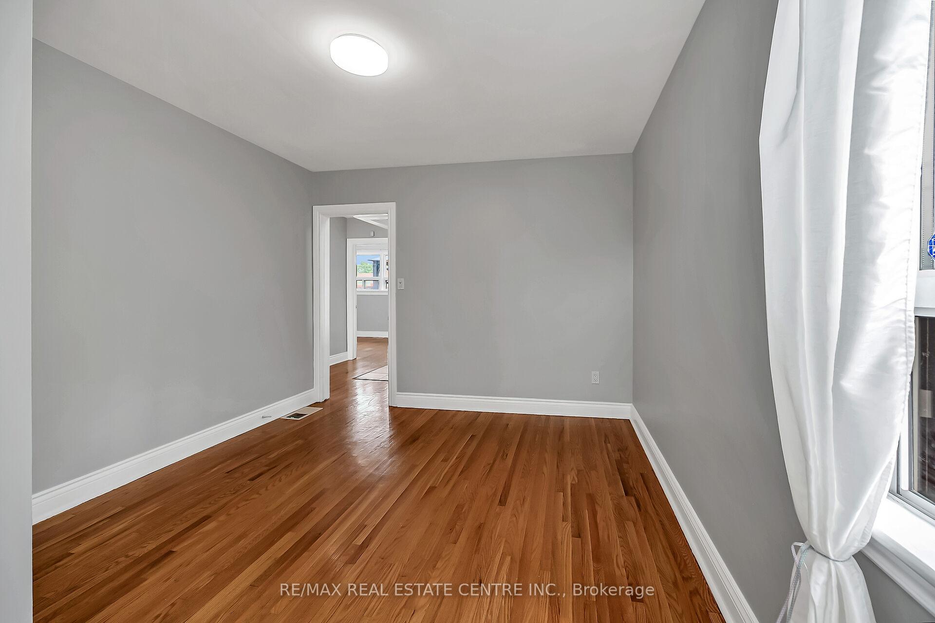 Photo 8 of 169 Pottruff Road S, Hamilton, Greenford — HOMEH