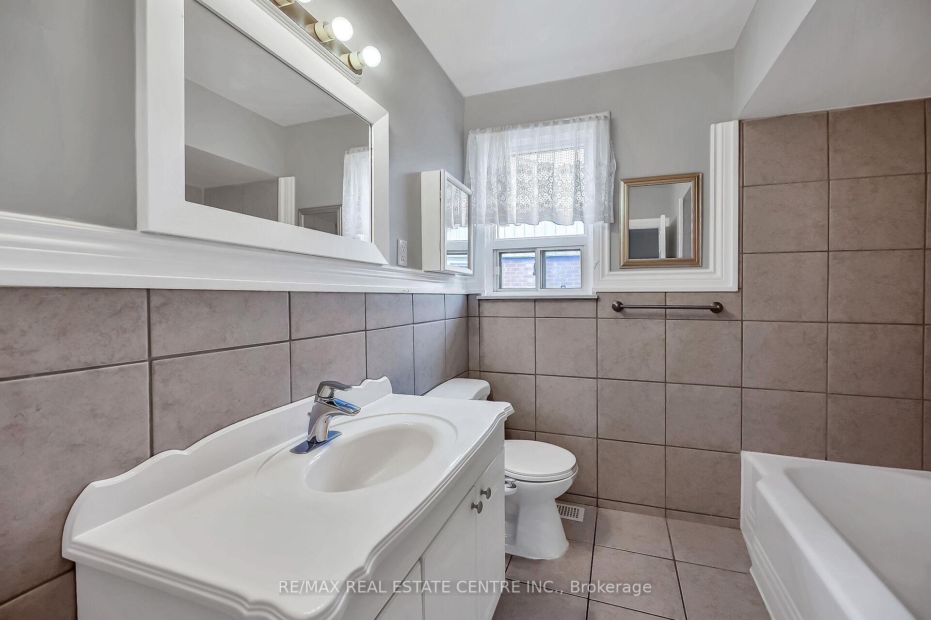 Photo 9 of 169 Pottruff Road S, Hamilton, Greenford — HOMEH