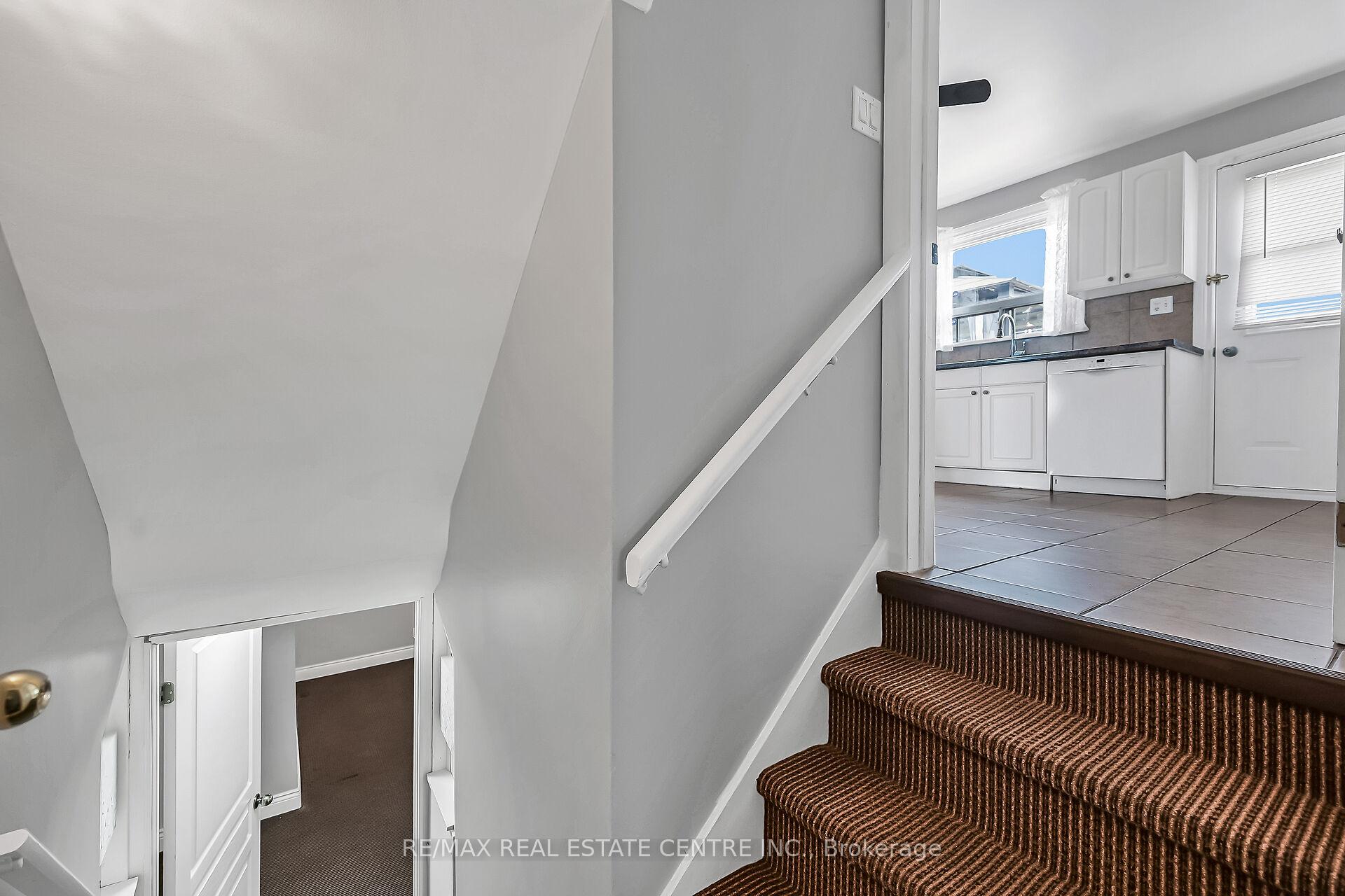 Photo 14 of 169 Pottruff Road S, Hamilton, Greenford — HOMEH