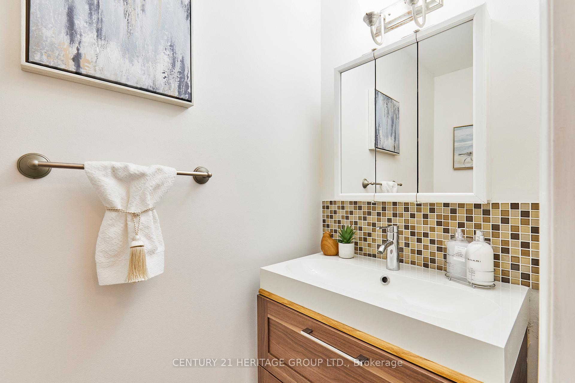 Photo 5 of 32 Stuart Road, Clarington, Courtice — HOMEH