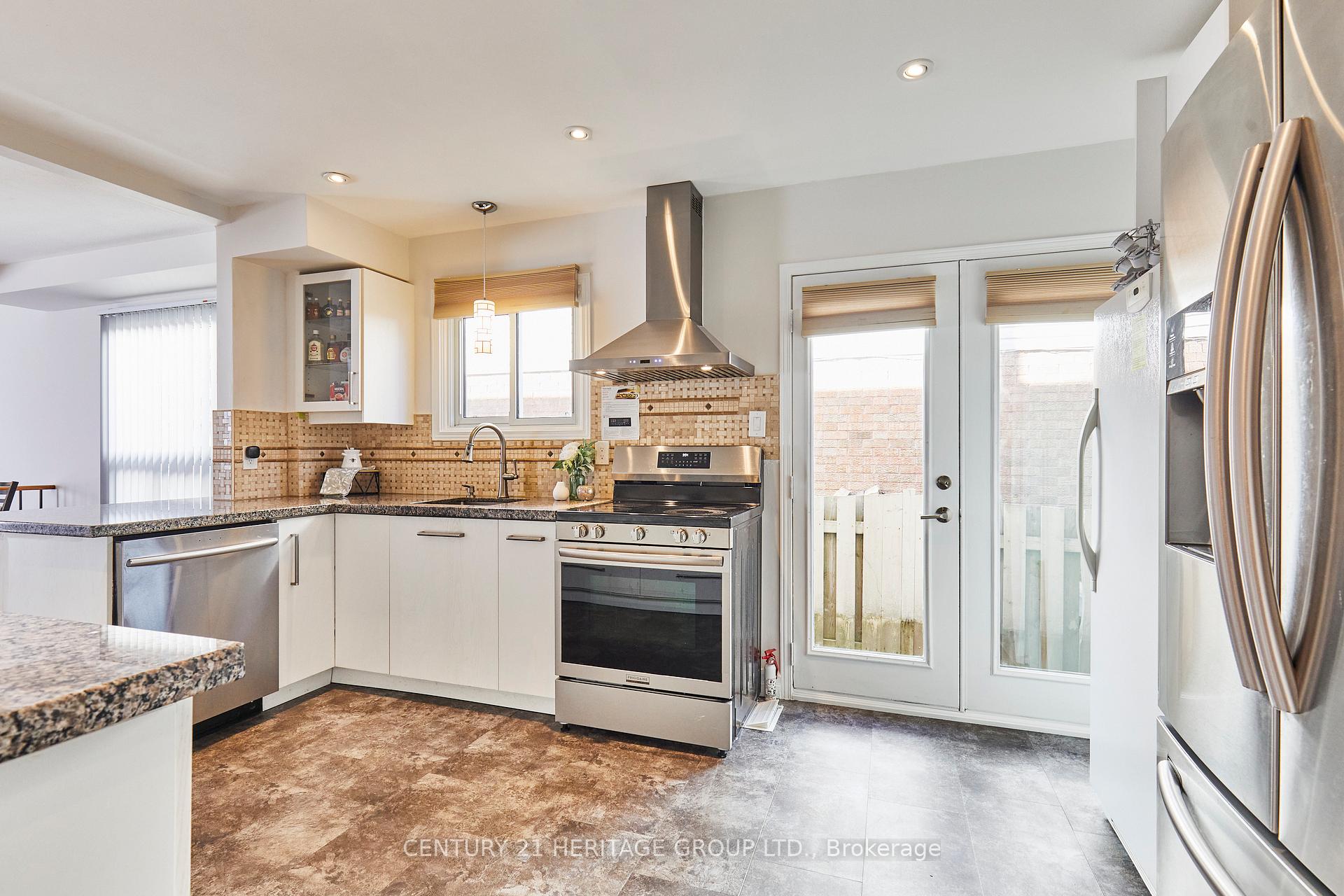 Photo 6 of 32 Stuart Road, Clarington, Courtice — HOMEH