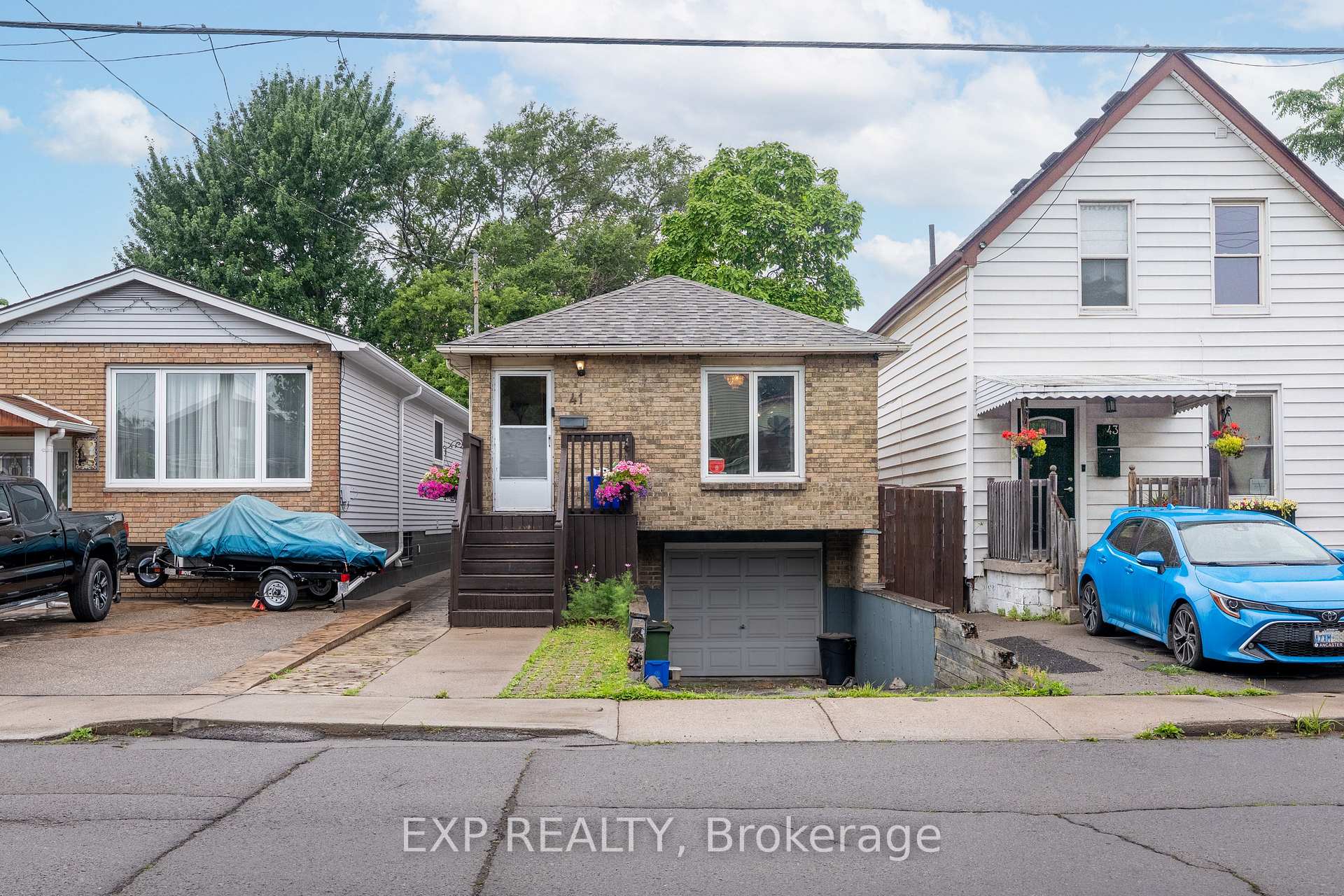 Photo 2 of 41 Robins Avenue, Hamilton, Crown Point — HOMEH