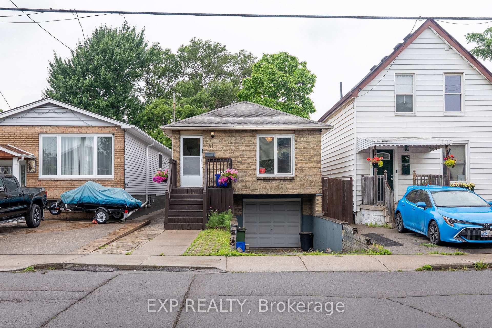 Photo 3 of 41 Robins Avenue, Hamilton, Crown Point — HOMEH
