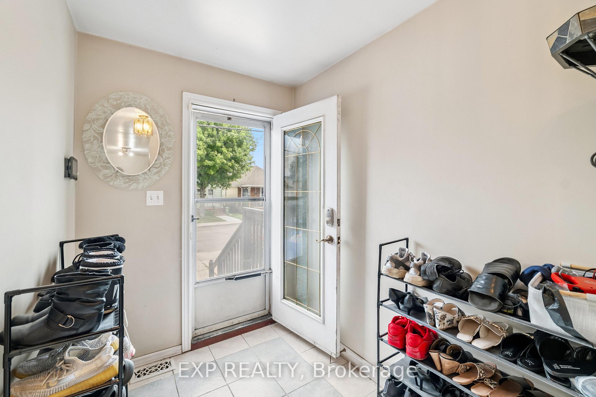 Photo 6 of 41 Robins Avenue, Hamilton, Crown Point — HOMEH