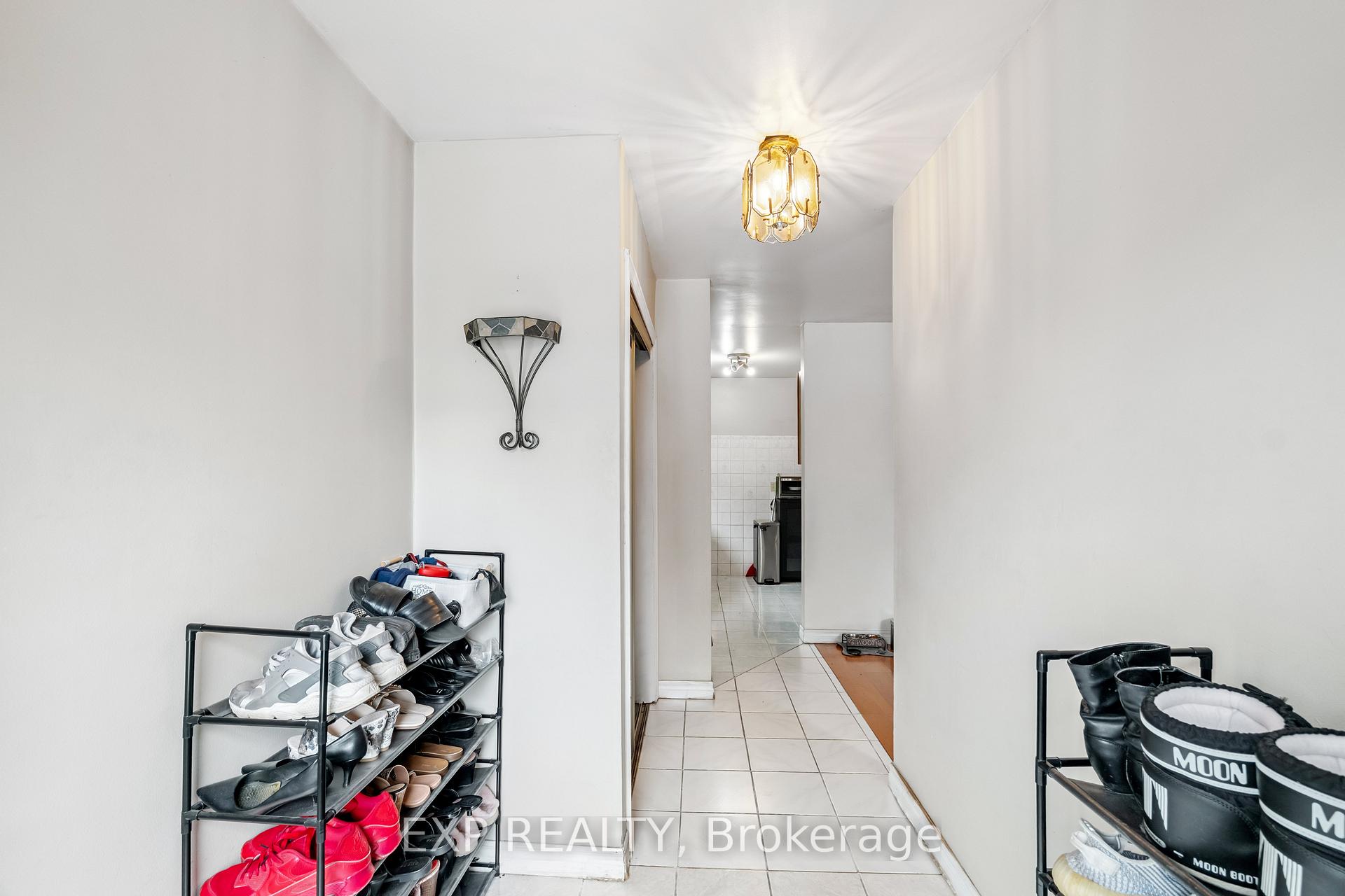 Photo 7 of 41 Robins Avenue, Hamilton, Crown Point — HOMEH