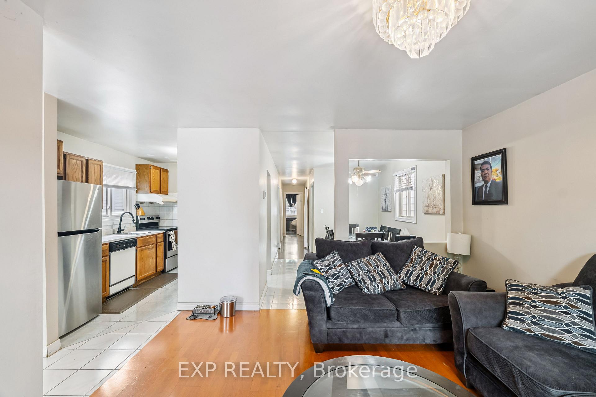 Photo 10 of 41 Robins Avenue, Hamilton, Crown Point — HOMEH