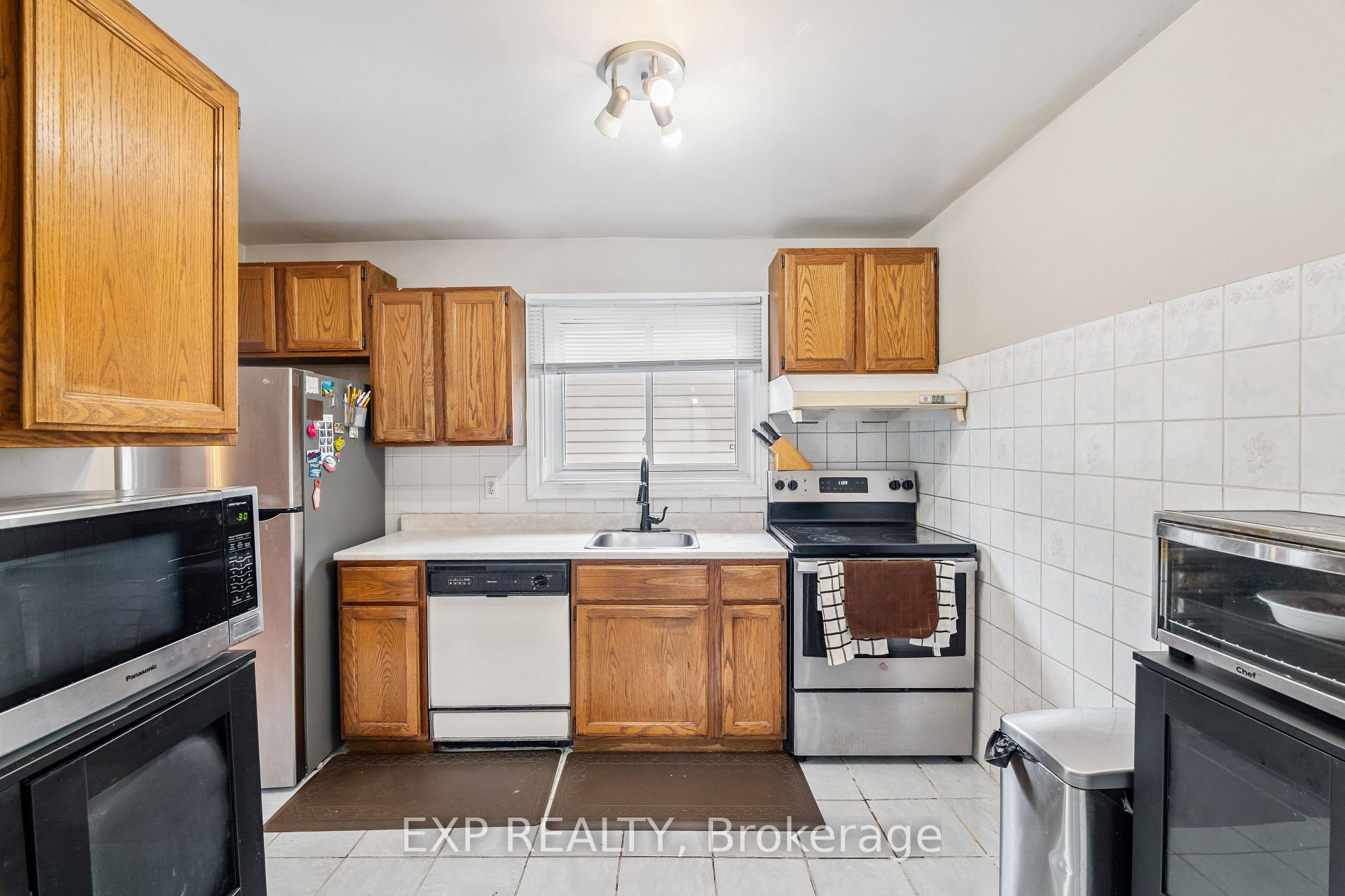 Photo 14 of 41 Robins Avenue, Hamilton, Crown Point — HOMEH